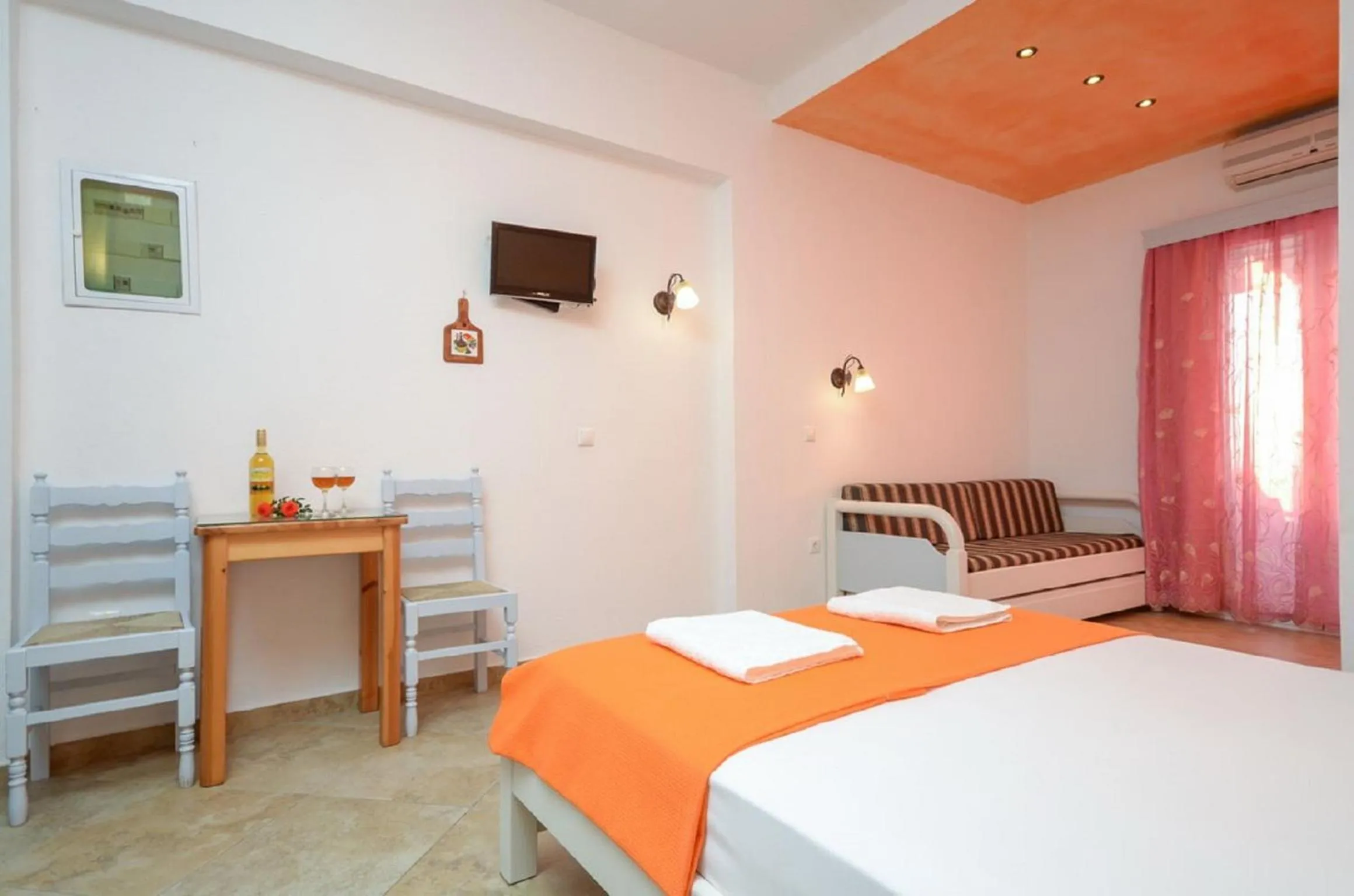 Seating area, Bed in Sofia Studios