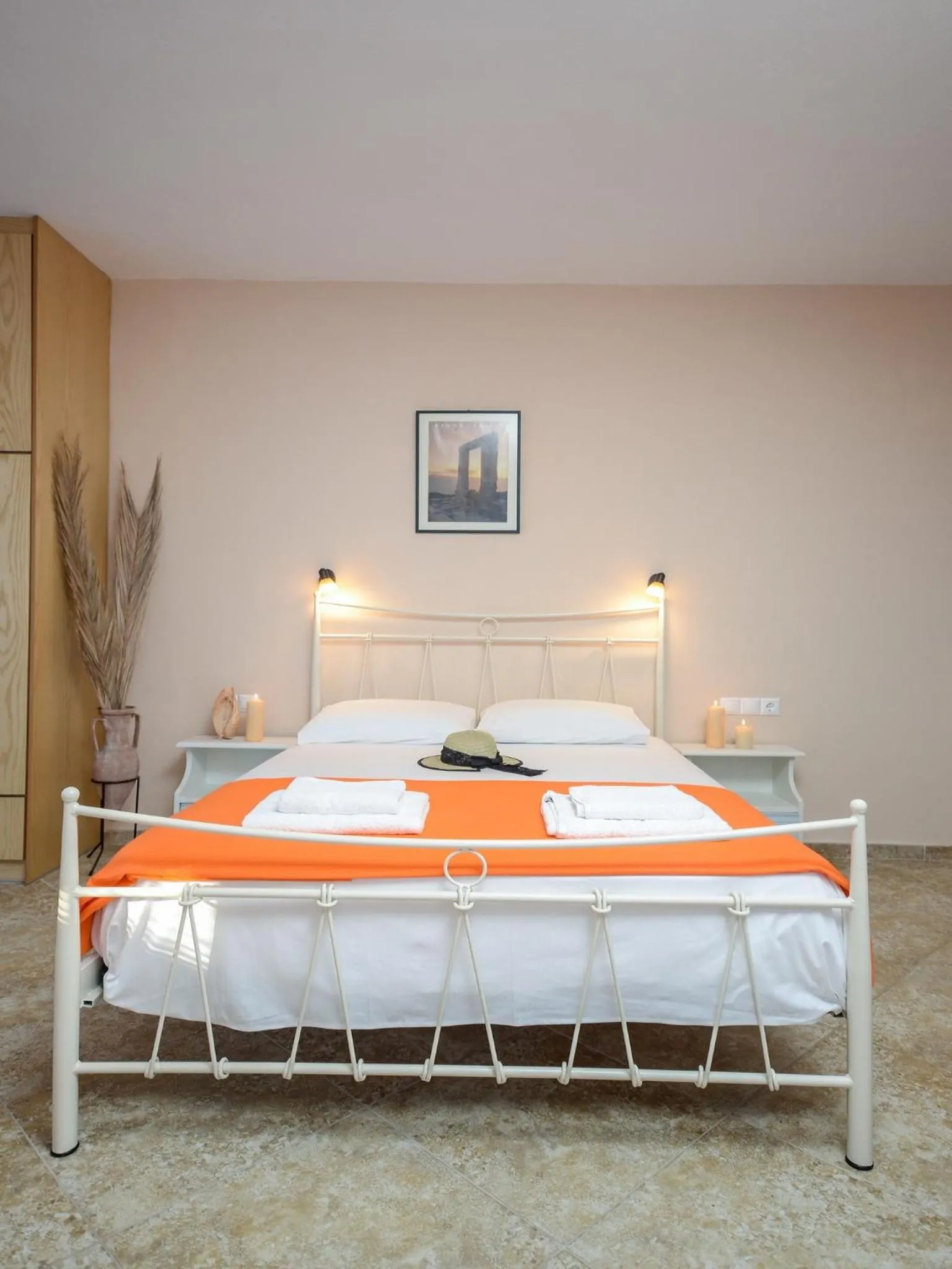 Bed in Sofia Studios
