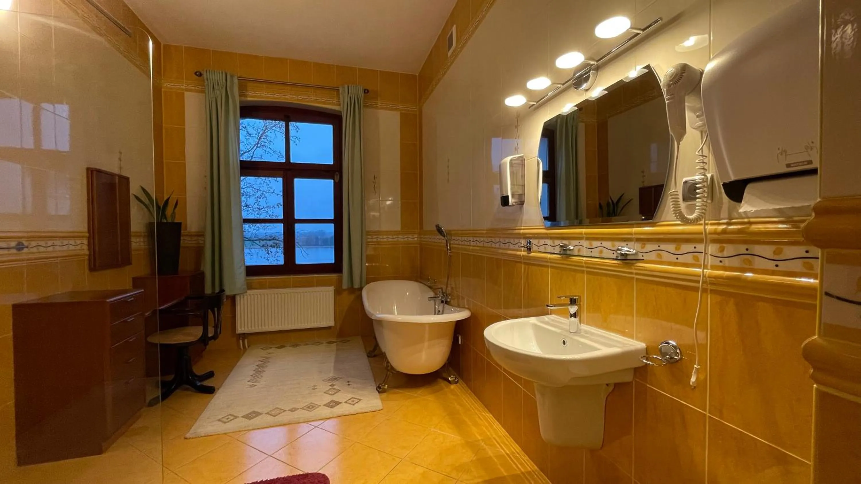 Shower in Pałac SŁONOWICE