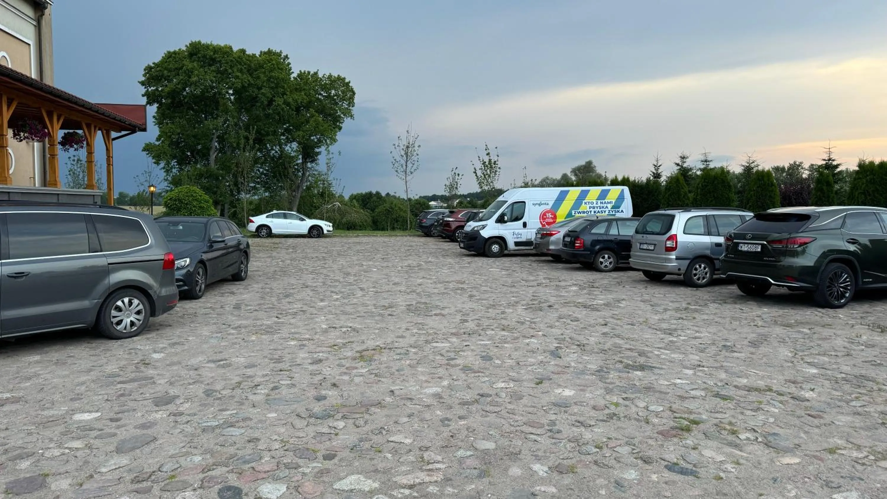 Parking in HOTEL - Pałac Słonowice