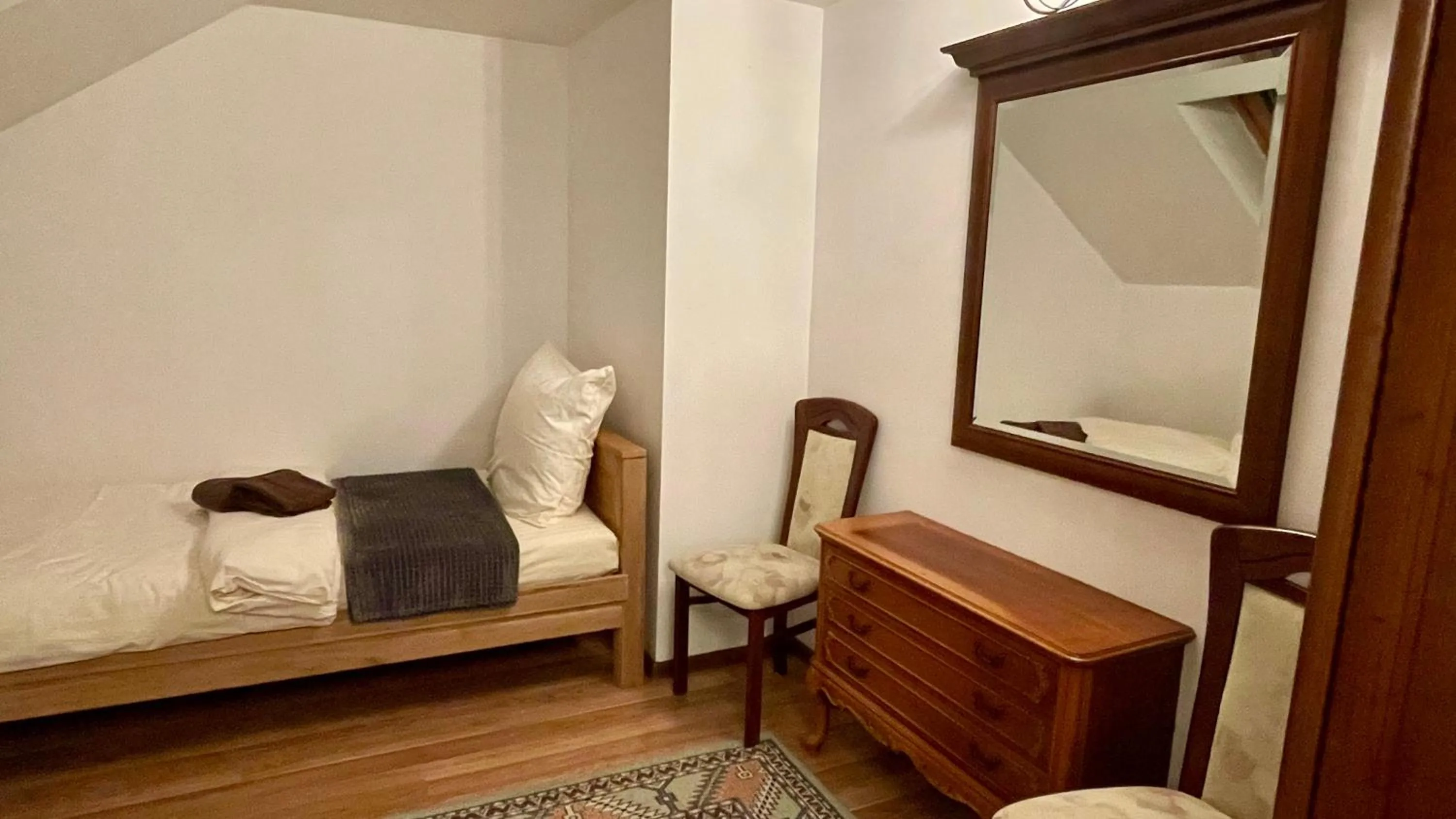 Bed in Pałac SŁONOWICE