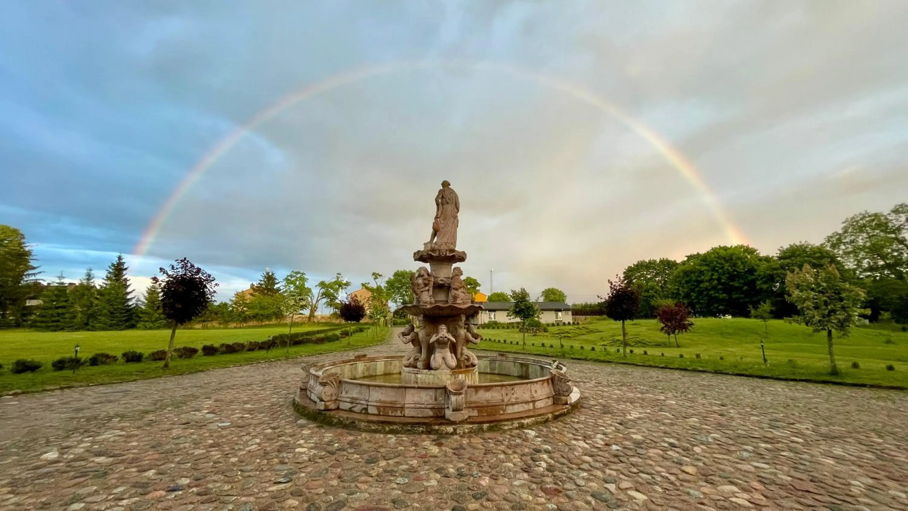 Day in Pałac SŁONOWICE