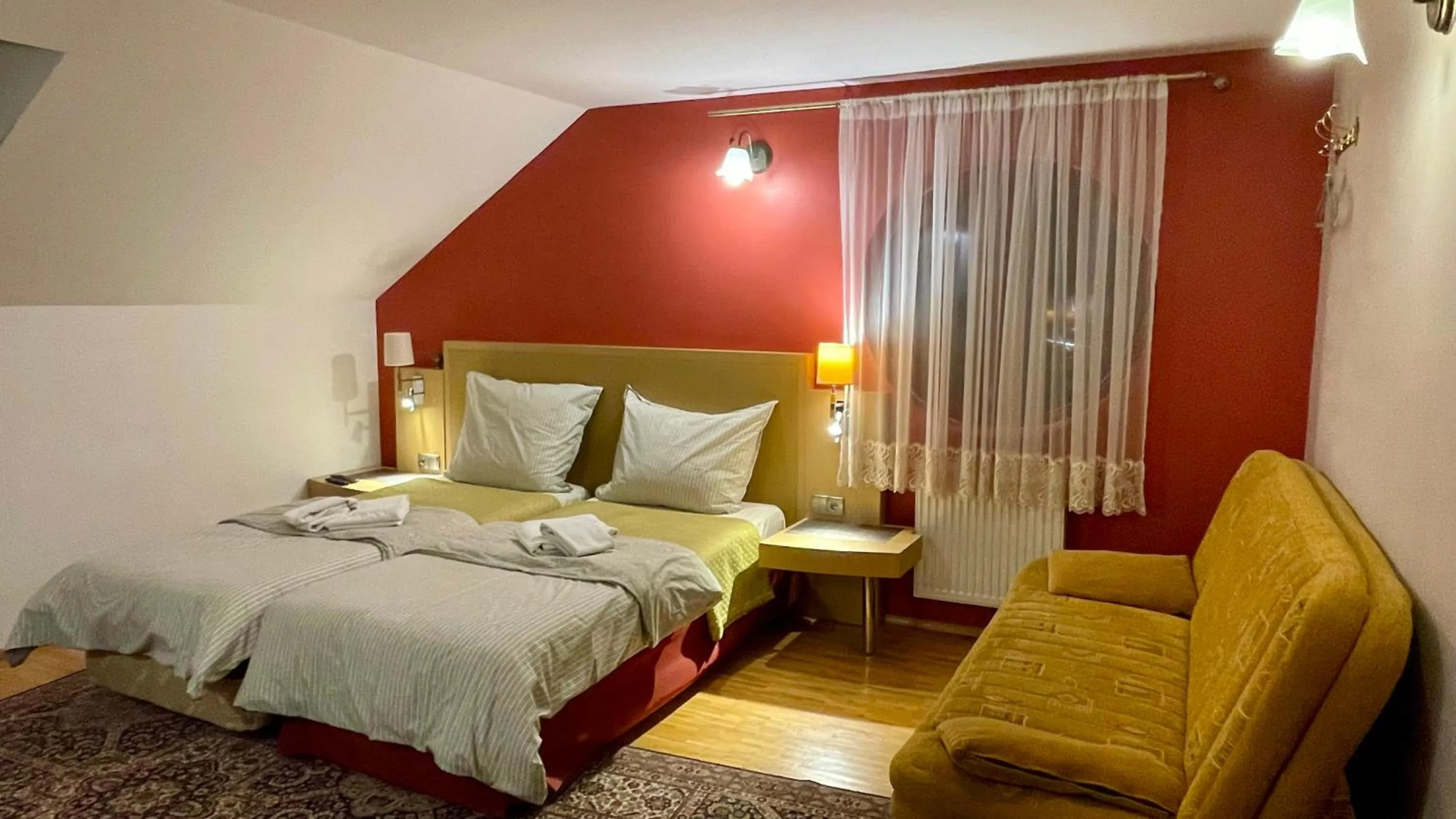 Bed in Pałac SŁONOWICE