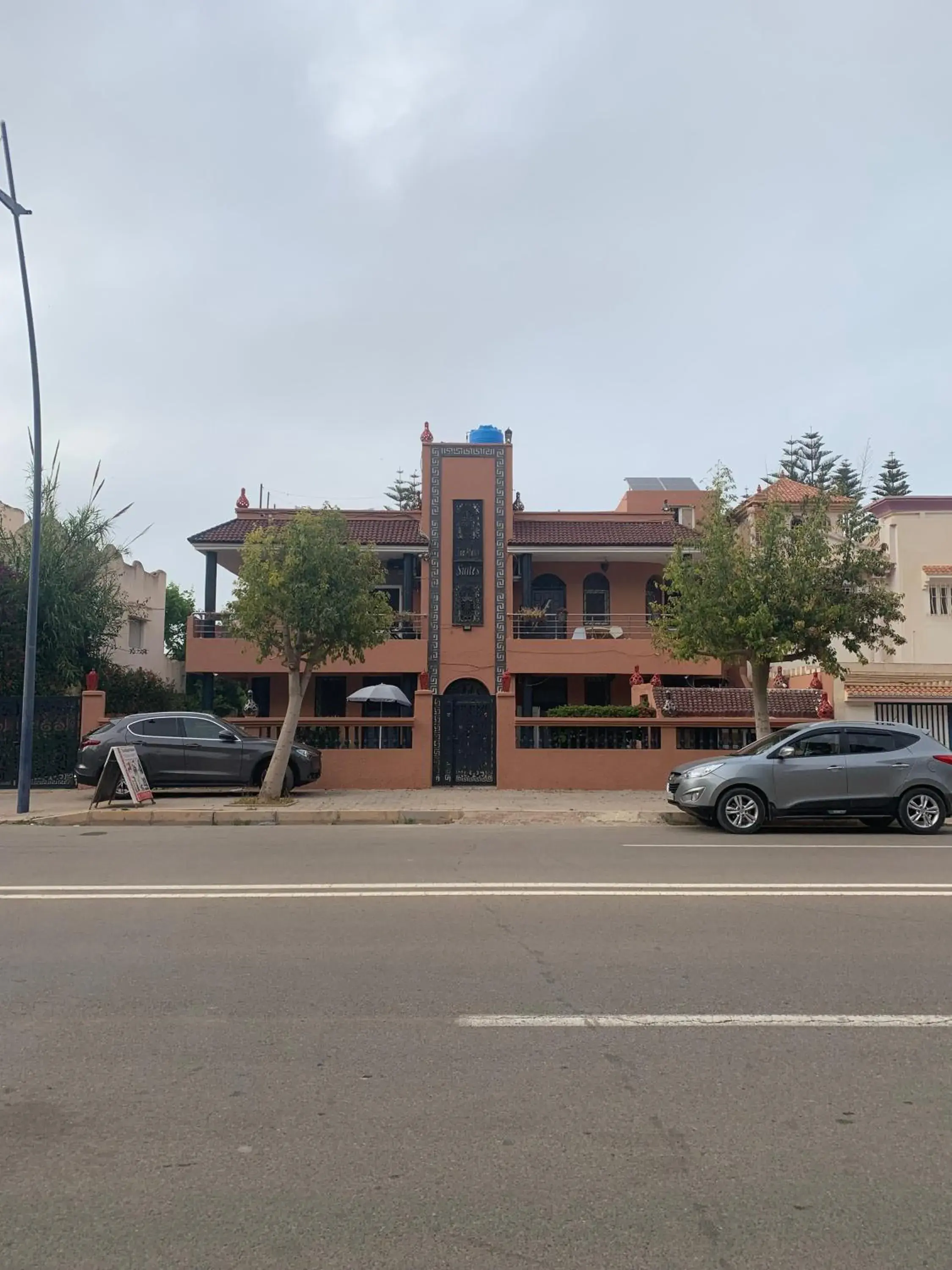 Apartment with Balcony in Too Many Suites Apartment with Balcony in Too Many Suites