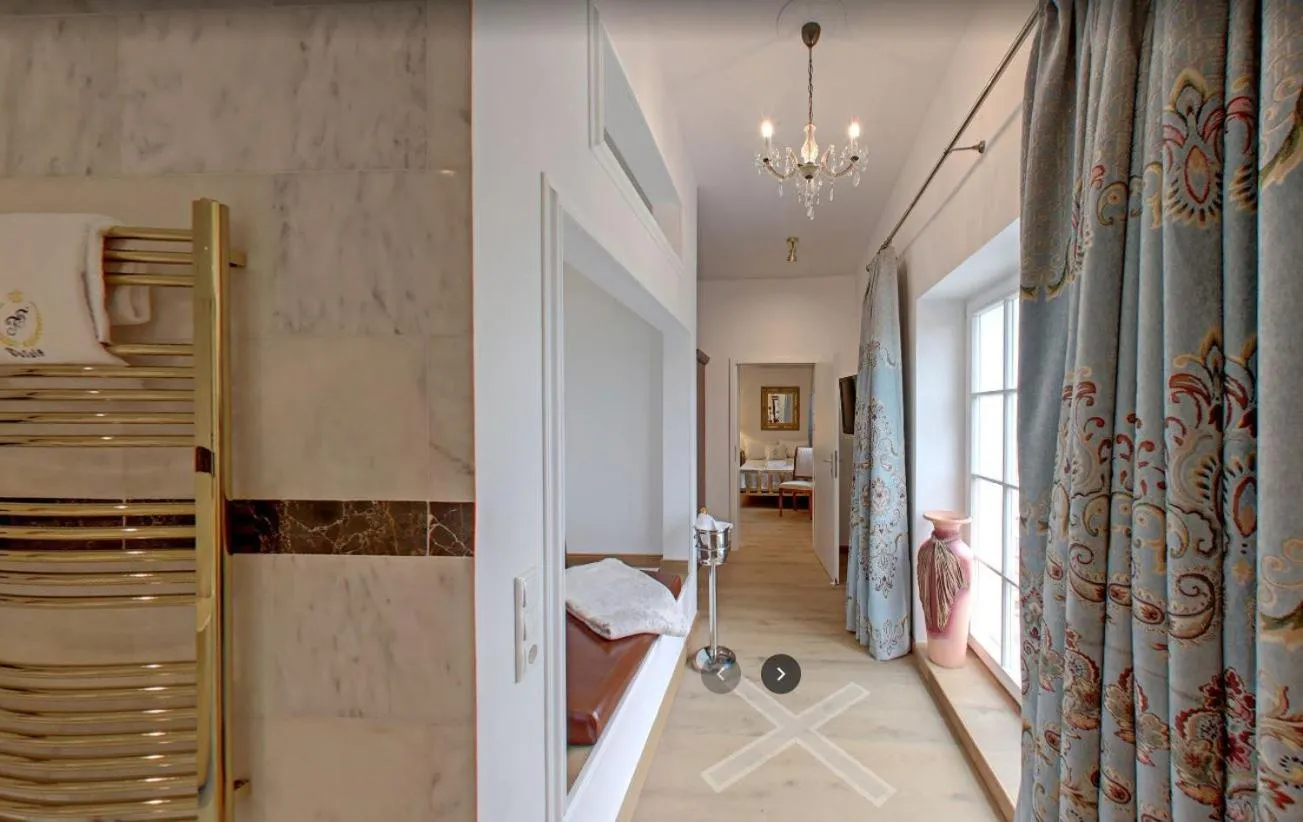 Photo of the whole room, Bed in Hotel "Friedrich-Franz-Palais"