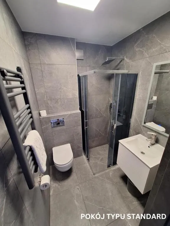 Shower in Hotel Gordon