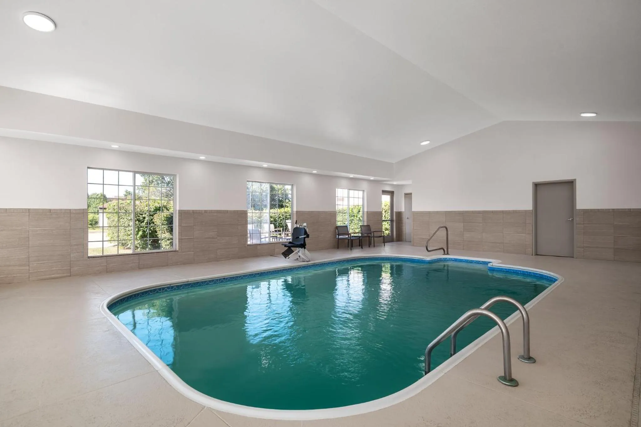 Swimming pool in Garner Hotel Paducah West