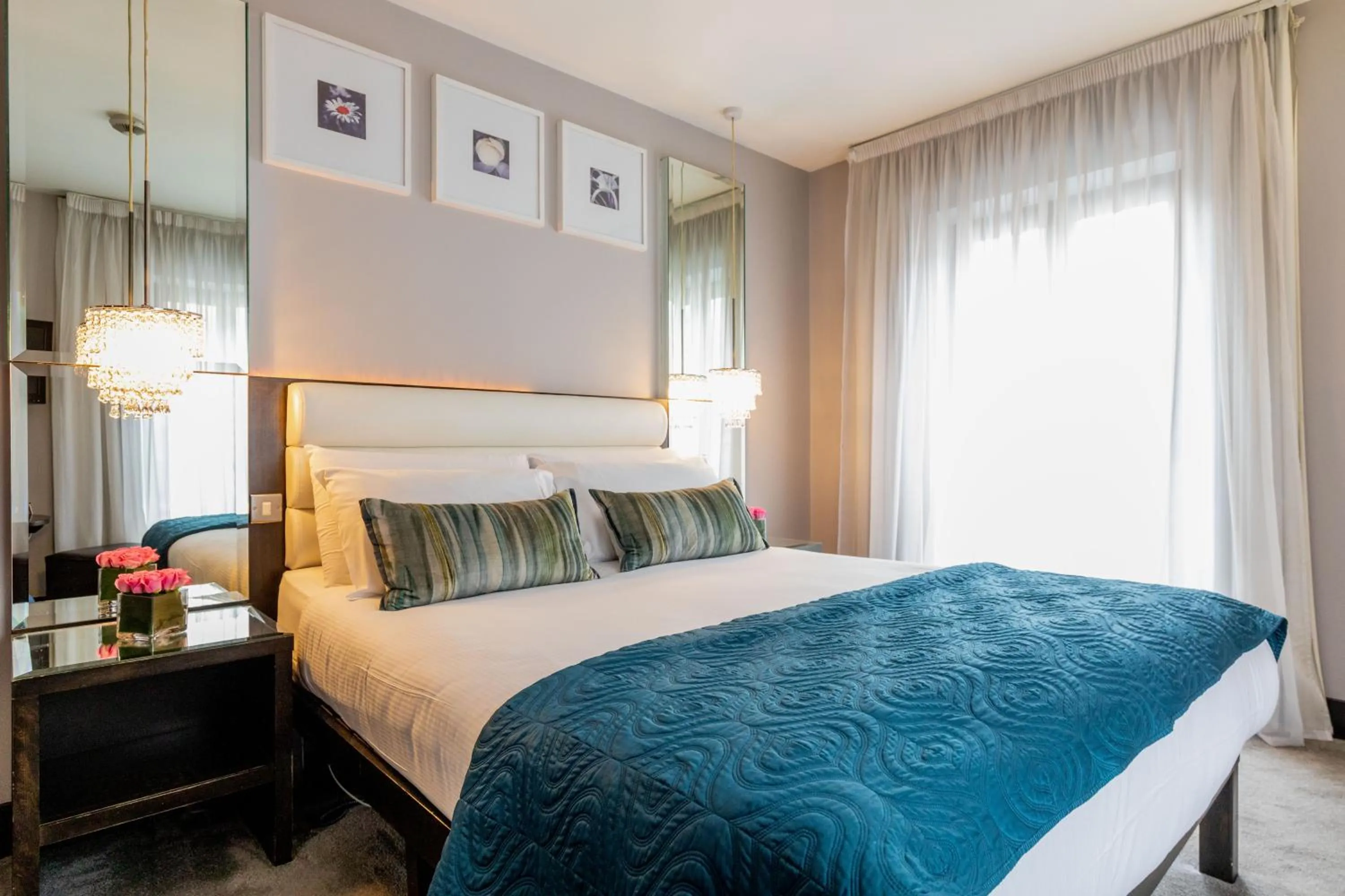 Bed in Zuni Restaurant & Boutique Hotel