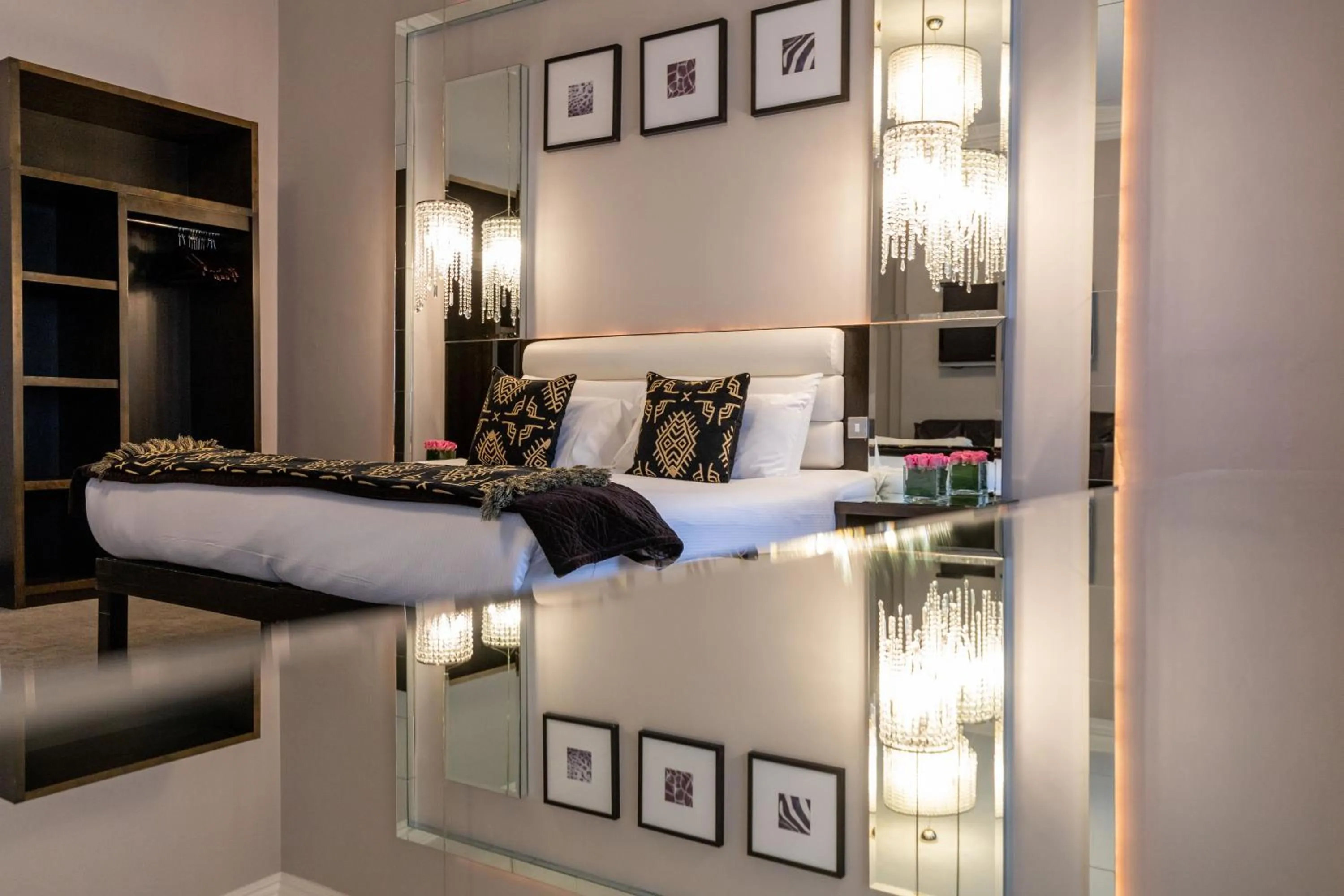 Bed in Zuni Restaurant & Boutique Hotel