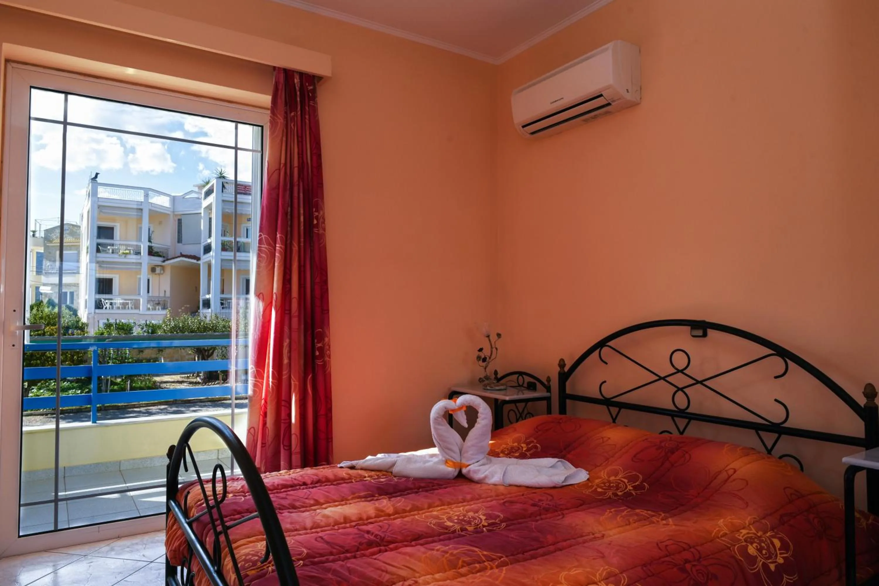 Bed in Akrogiali
