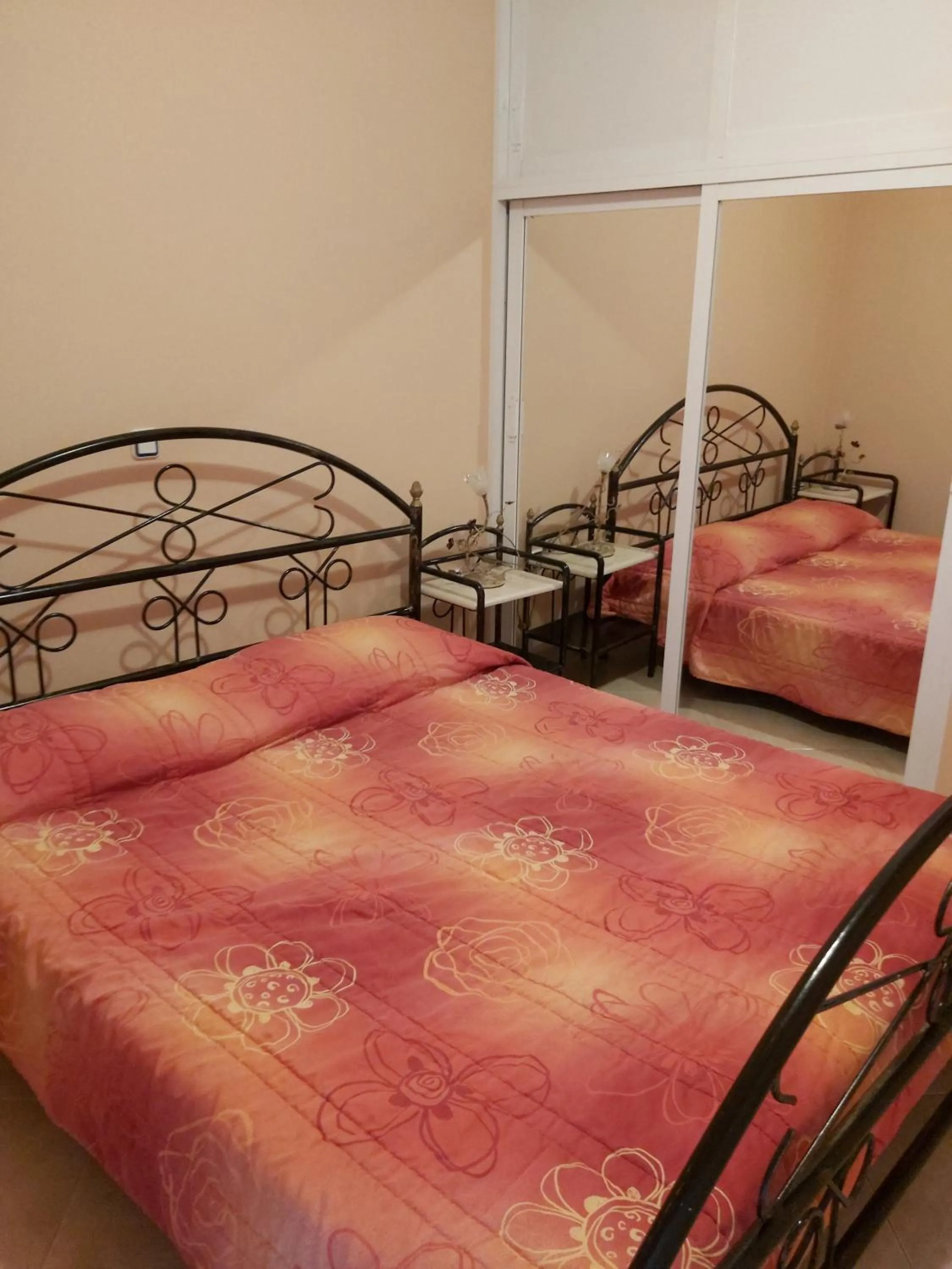 Bed in Akrogiali