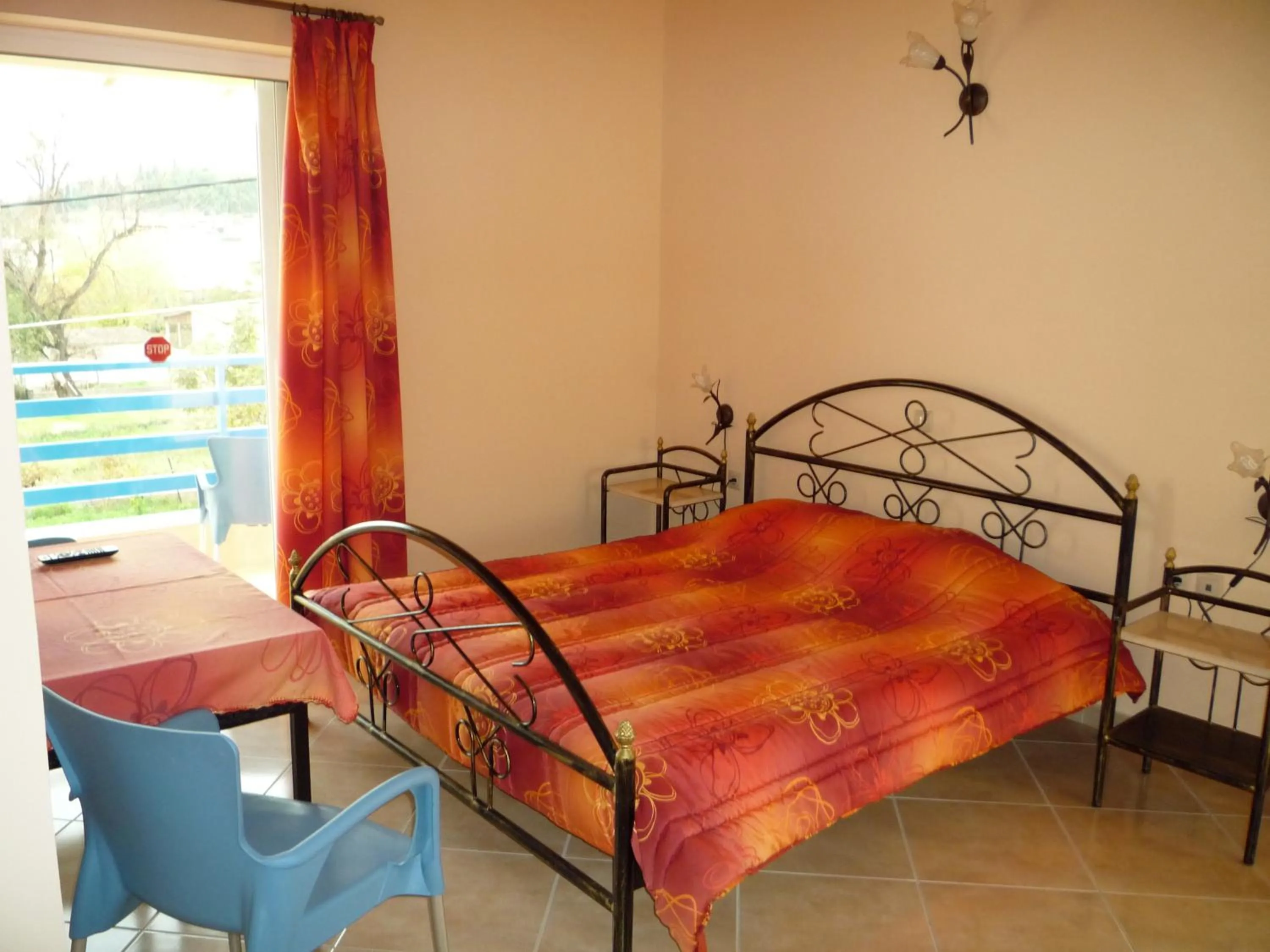 Bed in Akrogiali