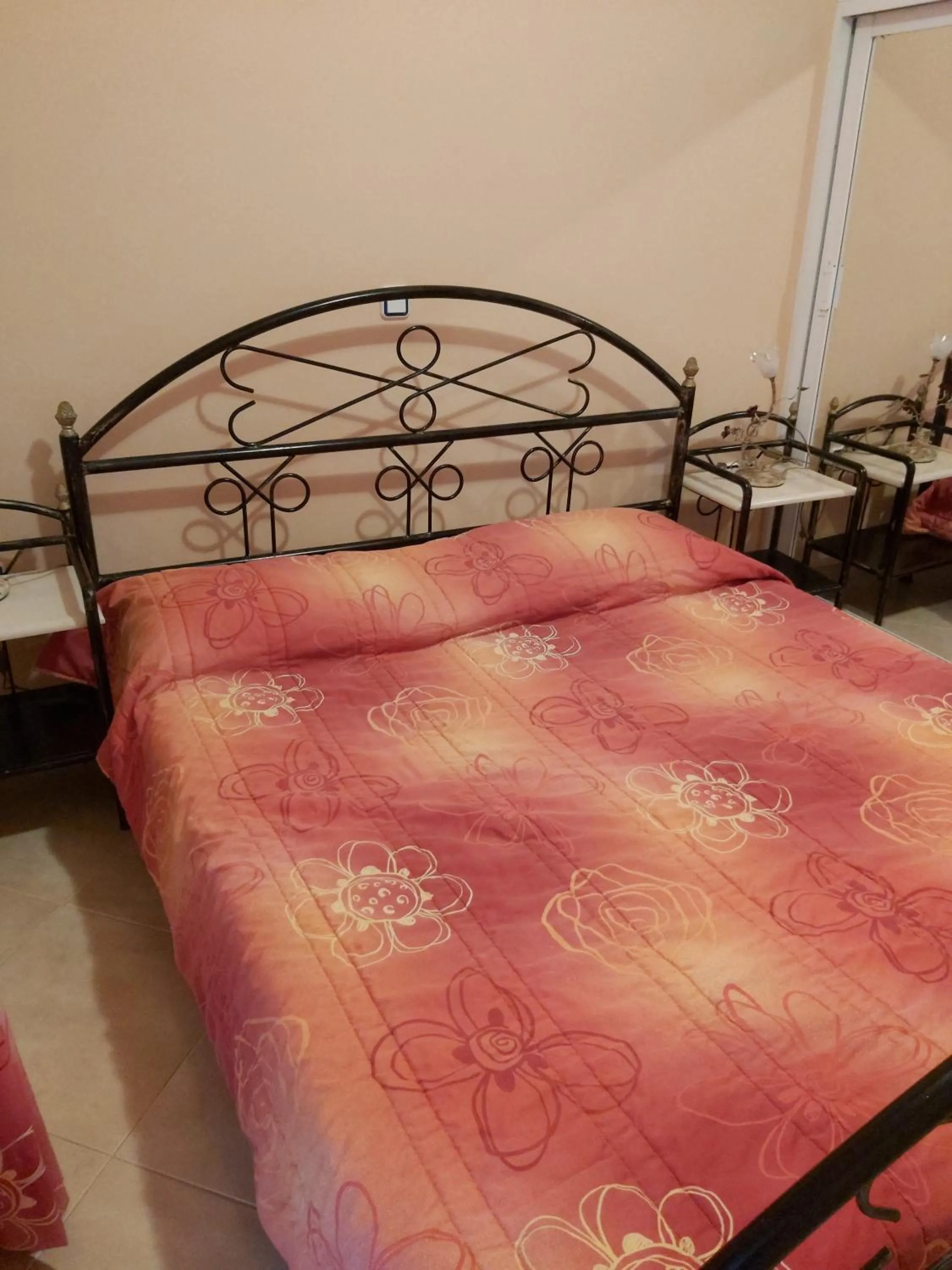 Bed in Akrogiali