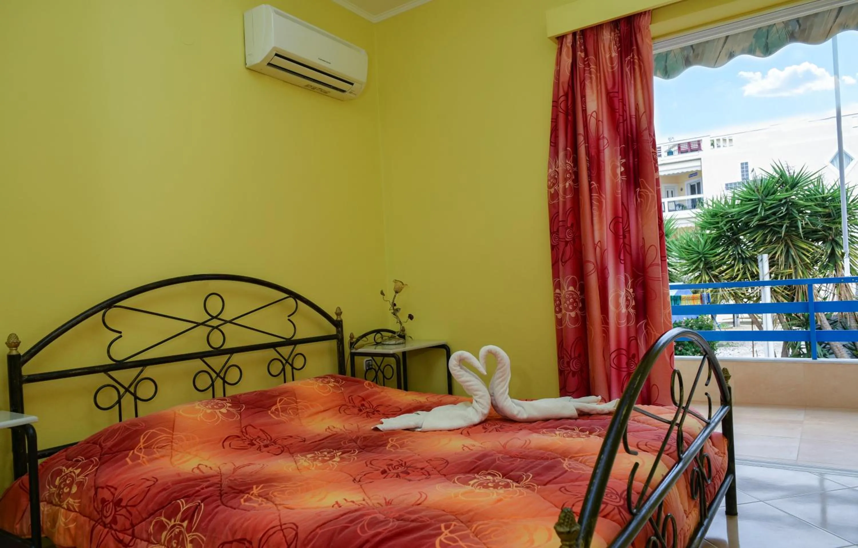 Bed in Akrogiali