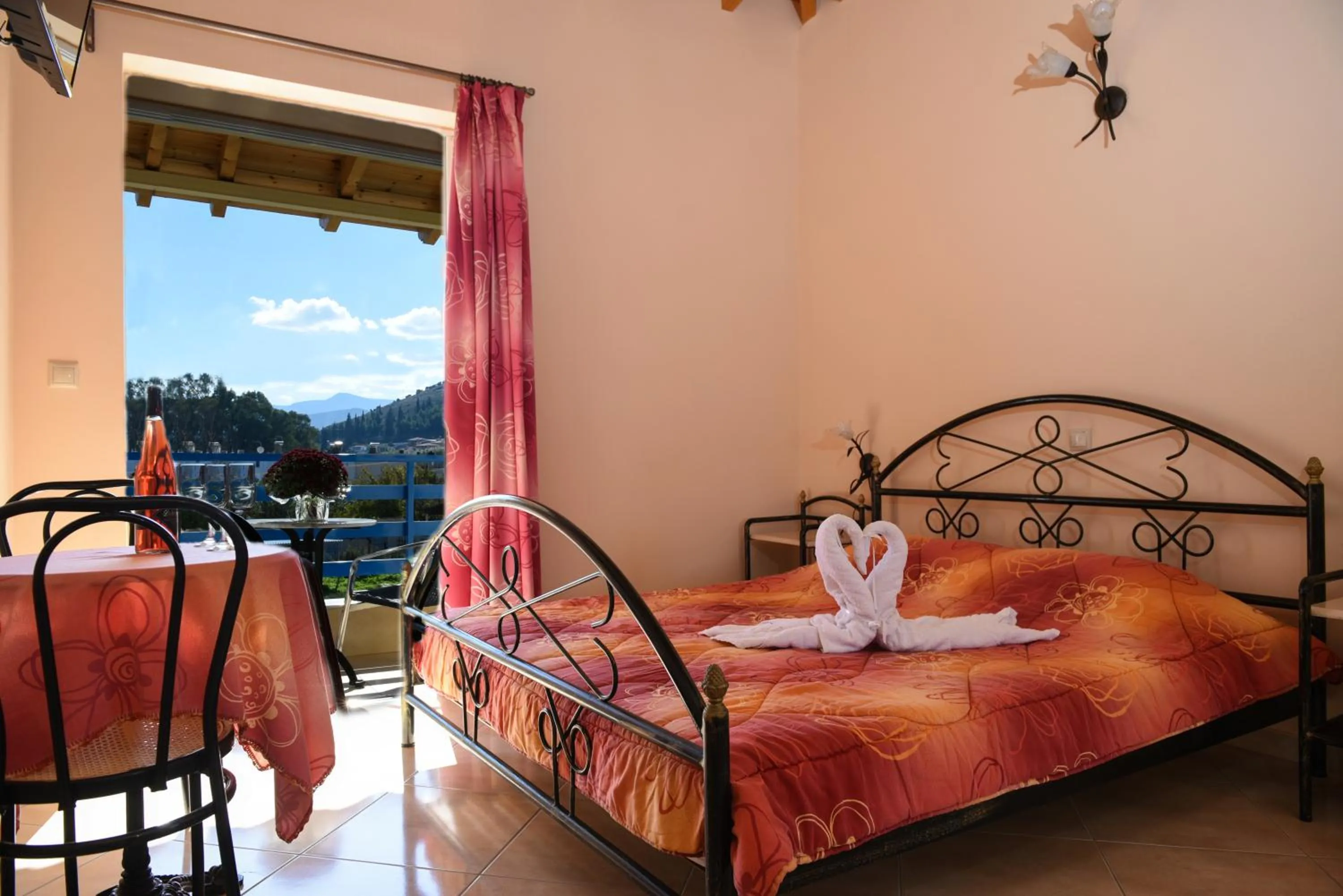 Bed in Akrogiali