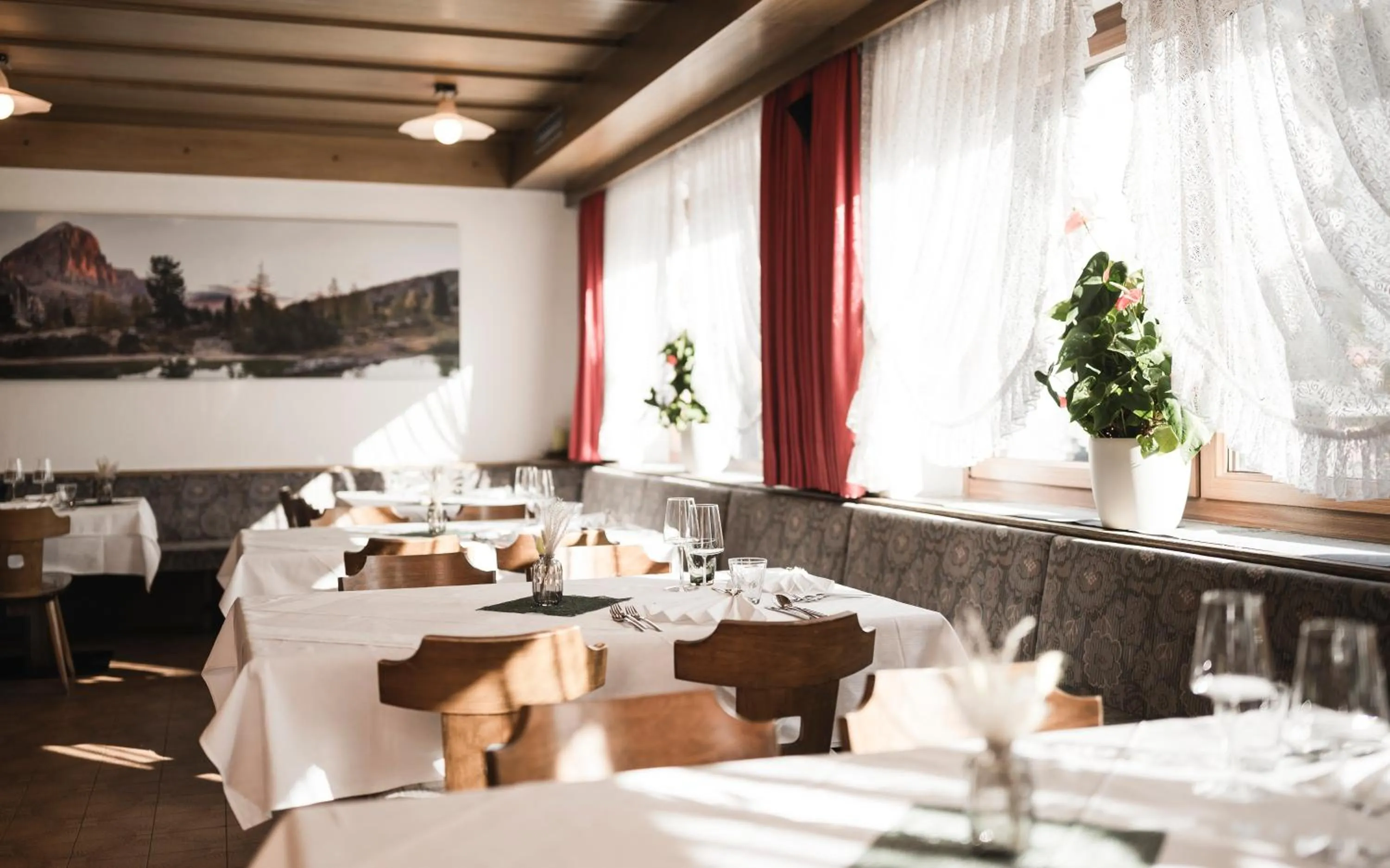 Restaurant/places to eat in Hotel Pider