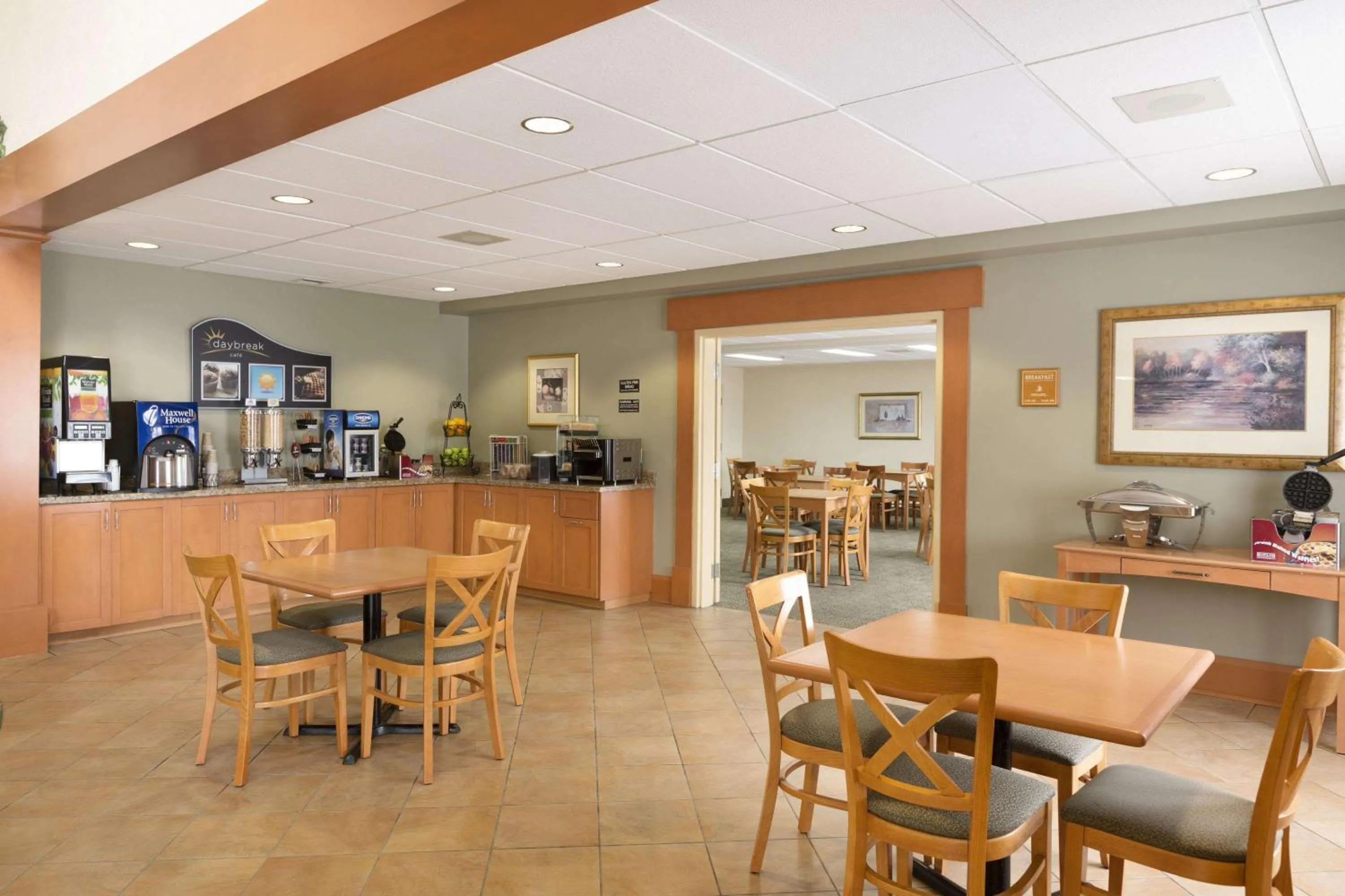 Restaurant/places to eat in Days Inn by Wyndham Orillia