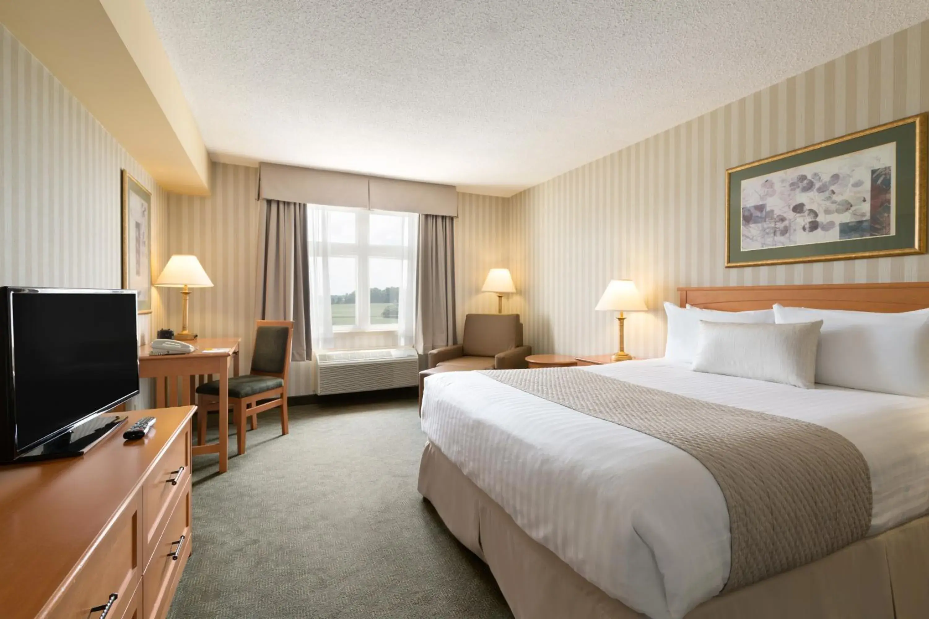 Bedroom, Bed in Days Inn by Wyndham Orillia Bedroom, Bed in Days Inn by Wyndham Orillia