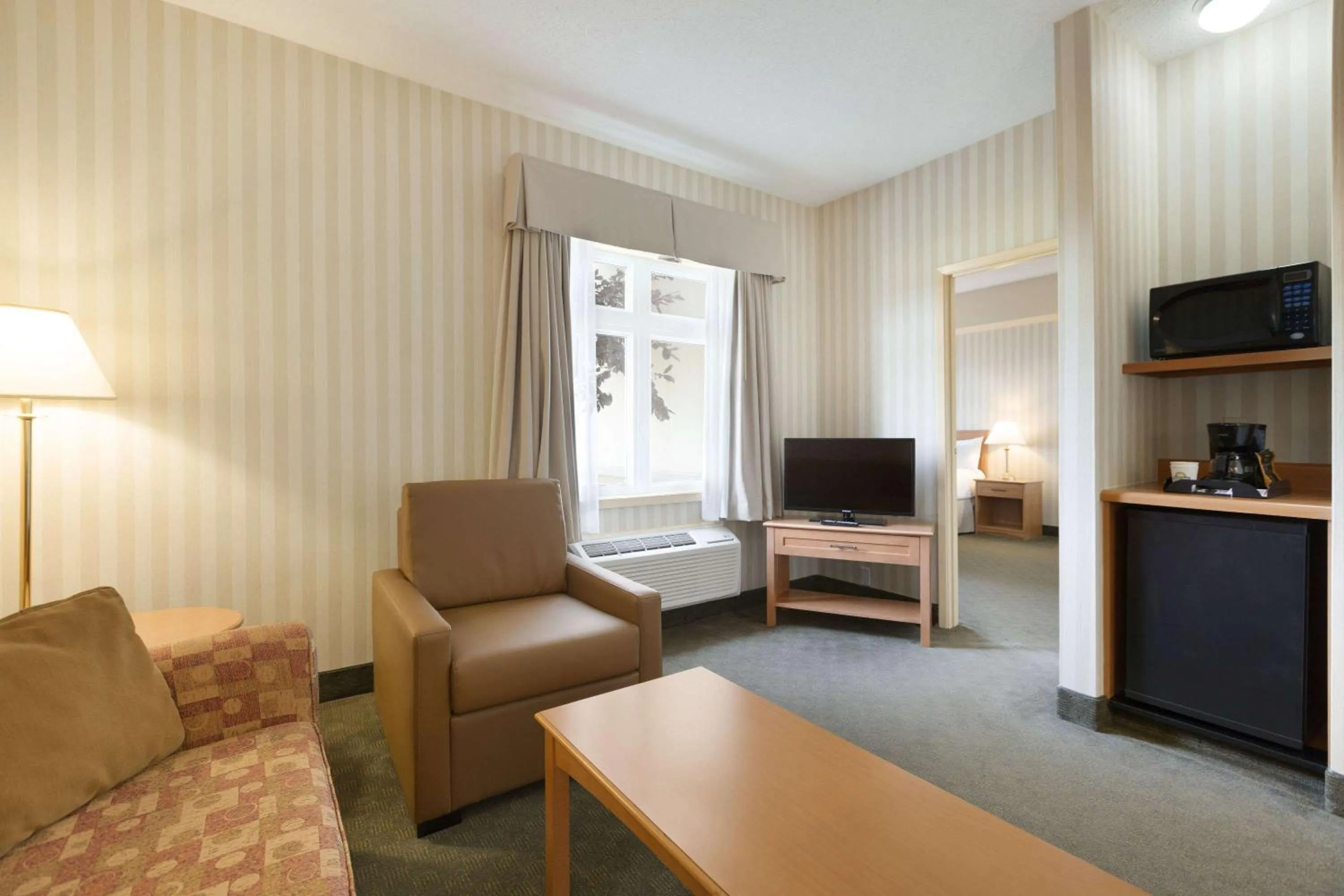 Photo of the whole room in Days Inn by Wyndham Orillia