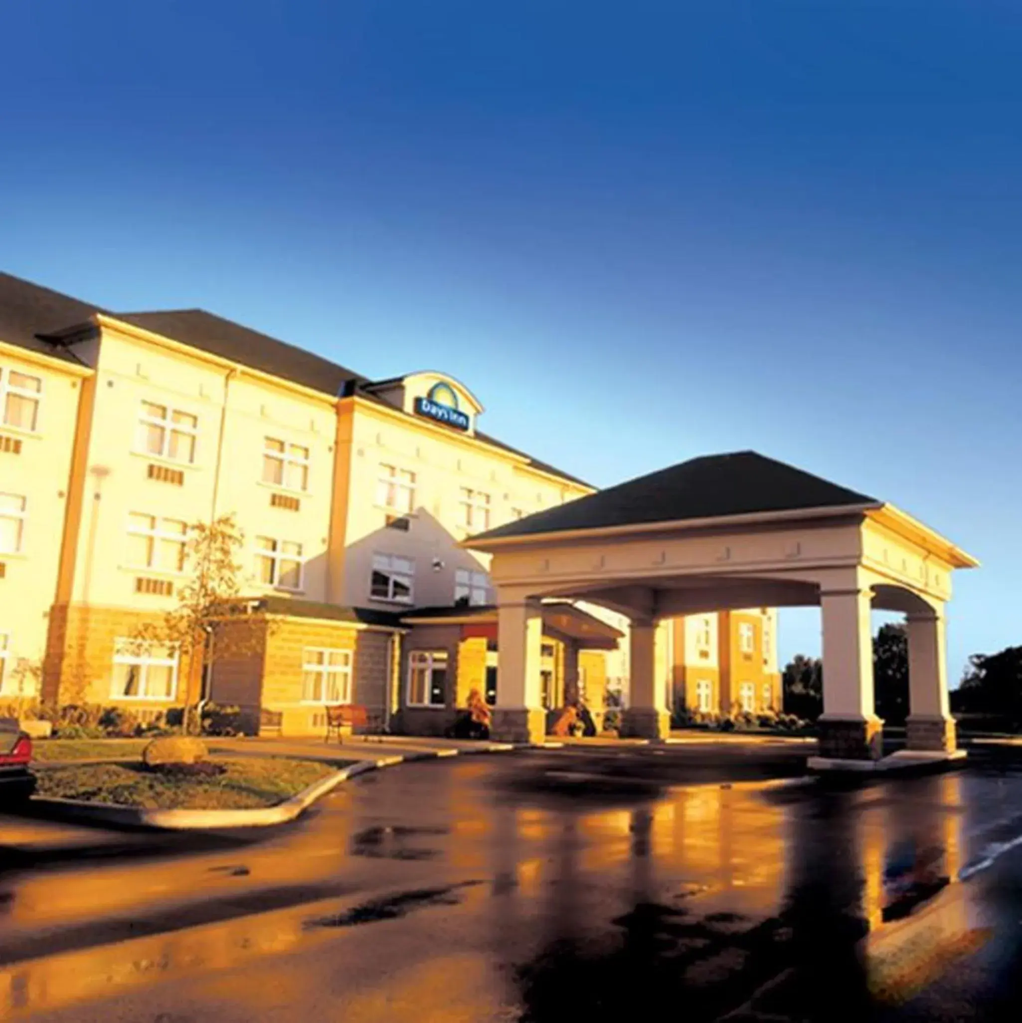 Facade/entrance in Days Inn by Wyndham Orillia Facade/entrance in Days Inn by Wyndham Orillia
