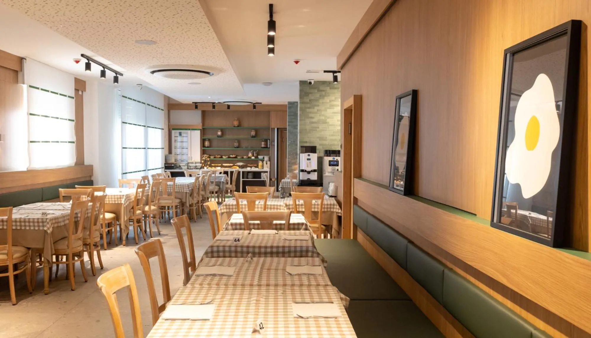 Restaurant/places to eat in Hotel Jesulum