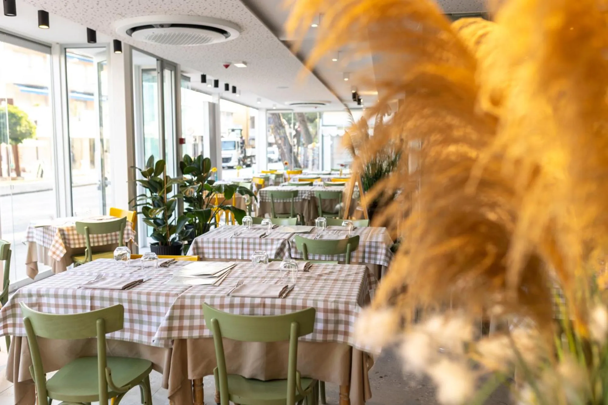 Restaurant/places to eat in Hotel Jesulum