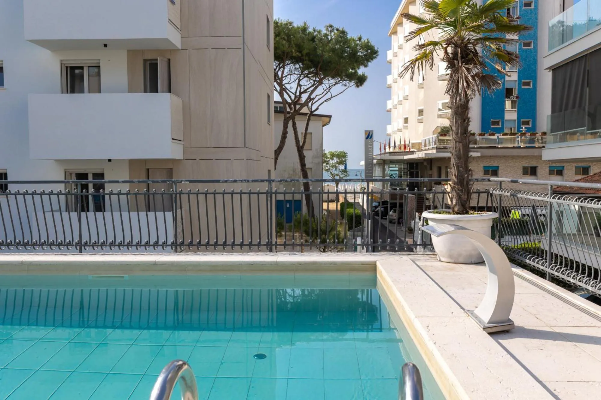 Swimming pool in Hotel Jesulum