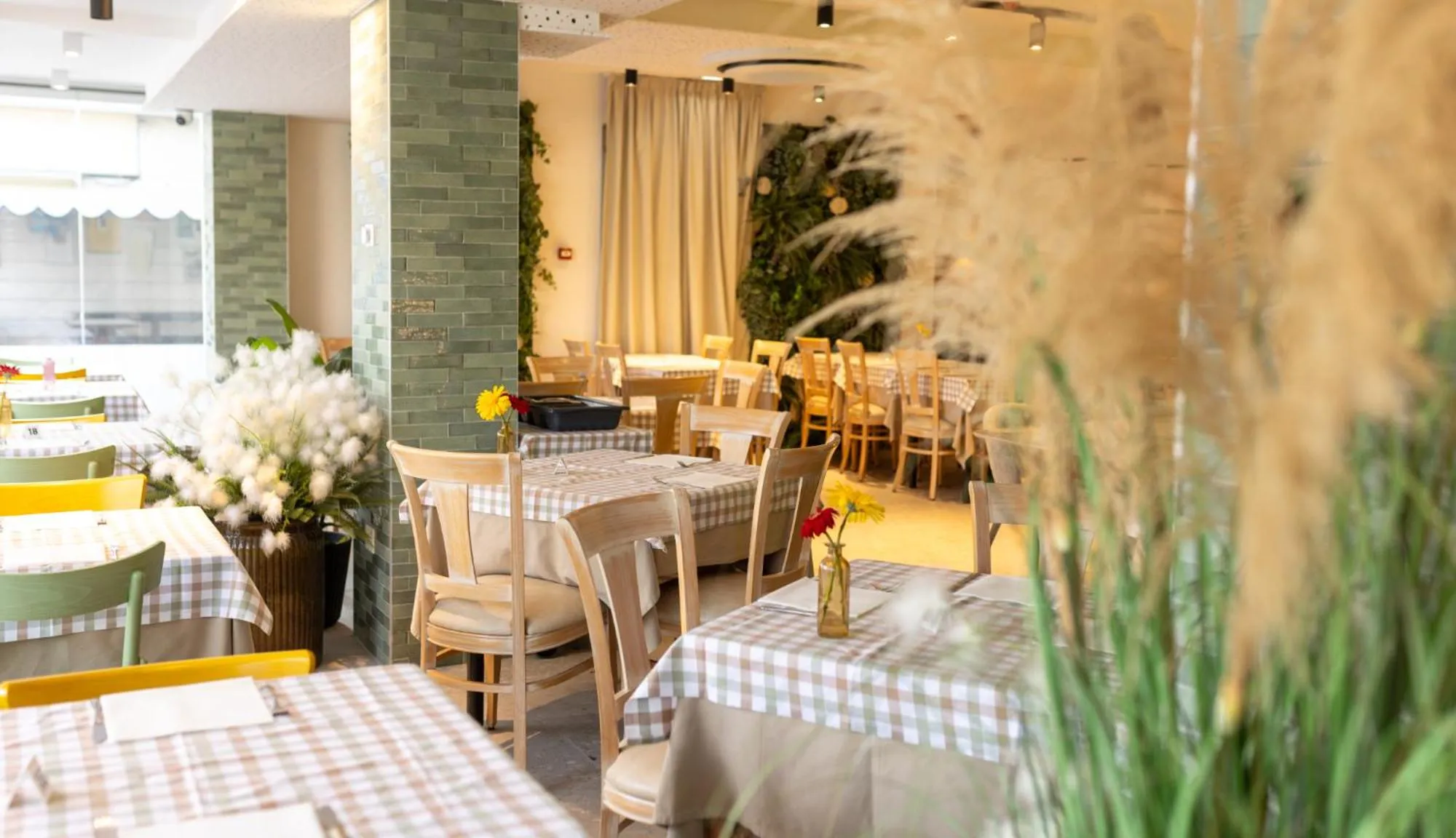 Restaurant/places to eat in Hotel Jesulum