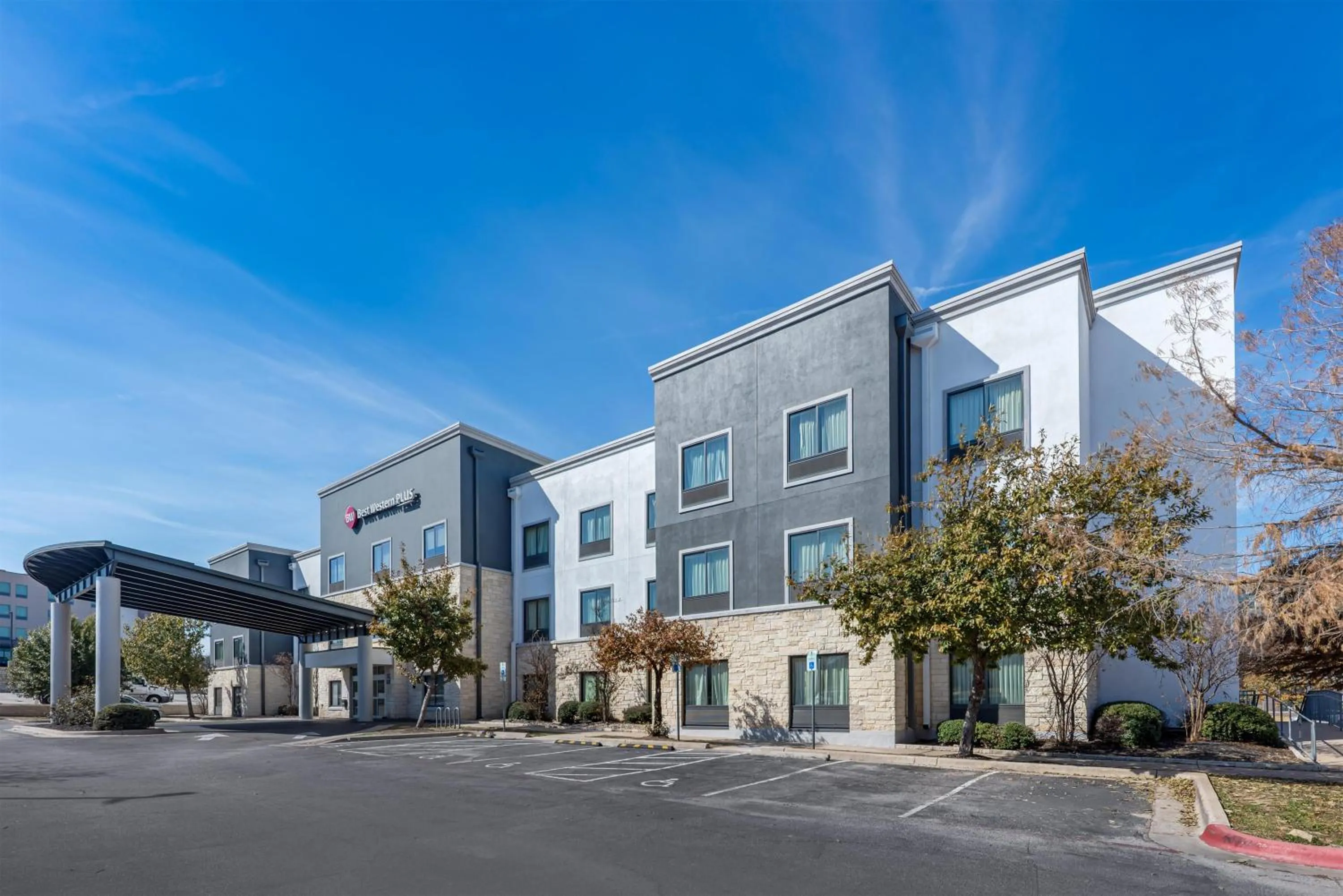 Property building in Best Western Plus Austin Airport Inn & Suites