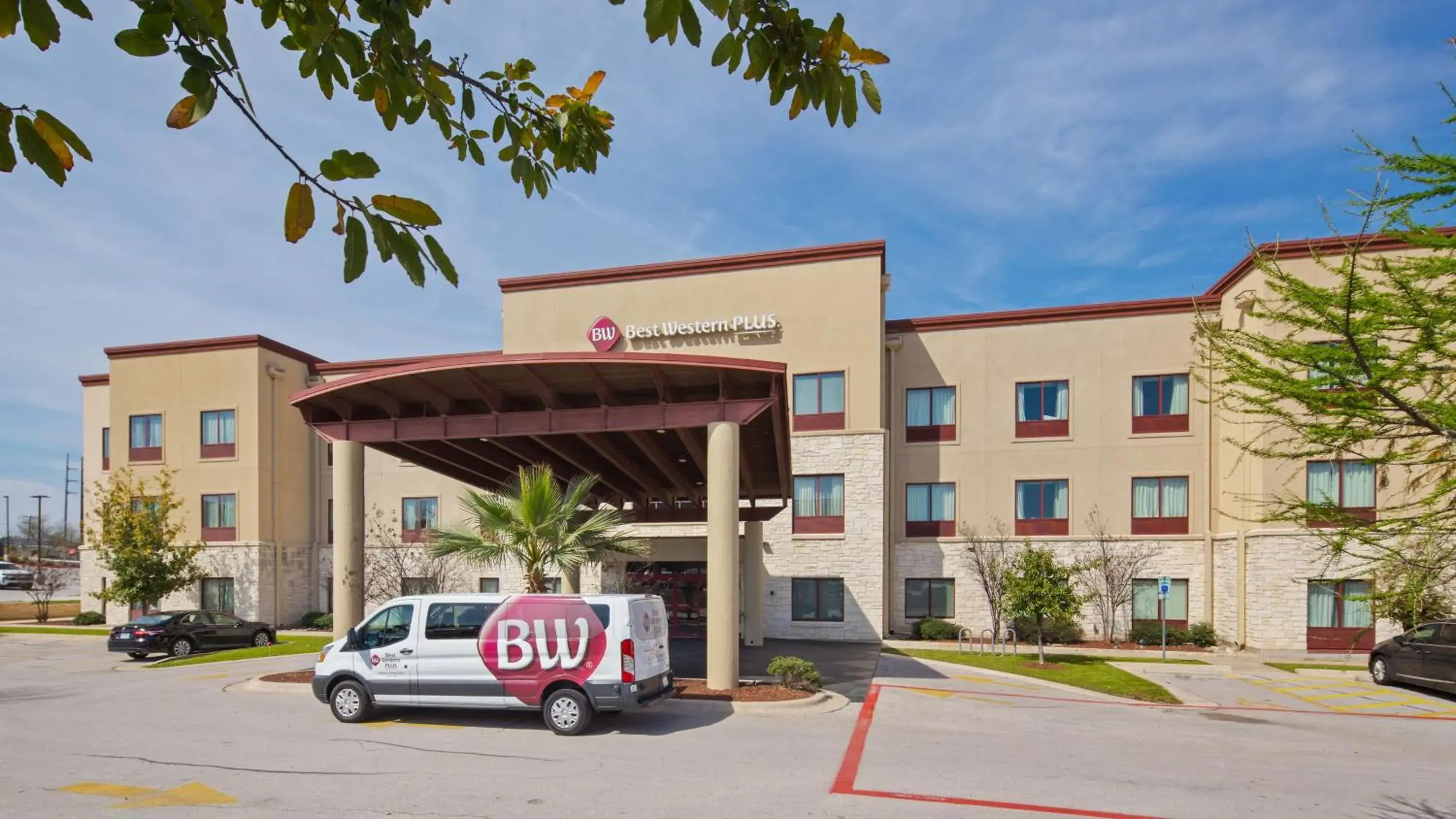 Property building in Best Western Plus Austin Airport Inn & Suites Property building in Best Western Plus Austin Airport Inn & Suites