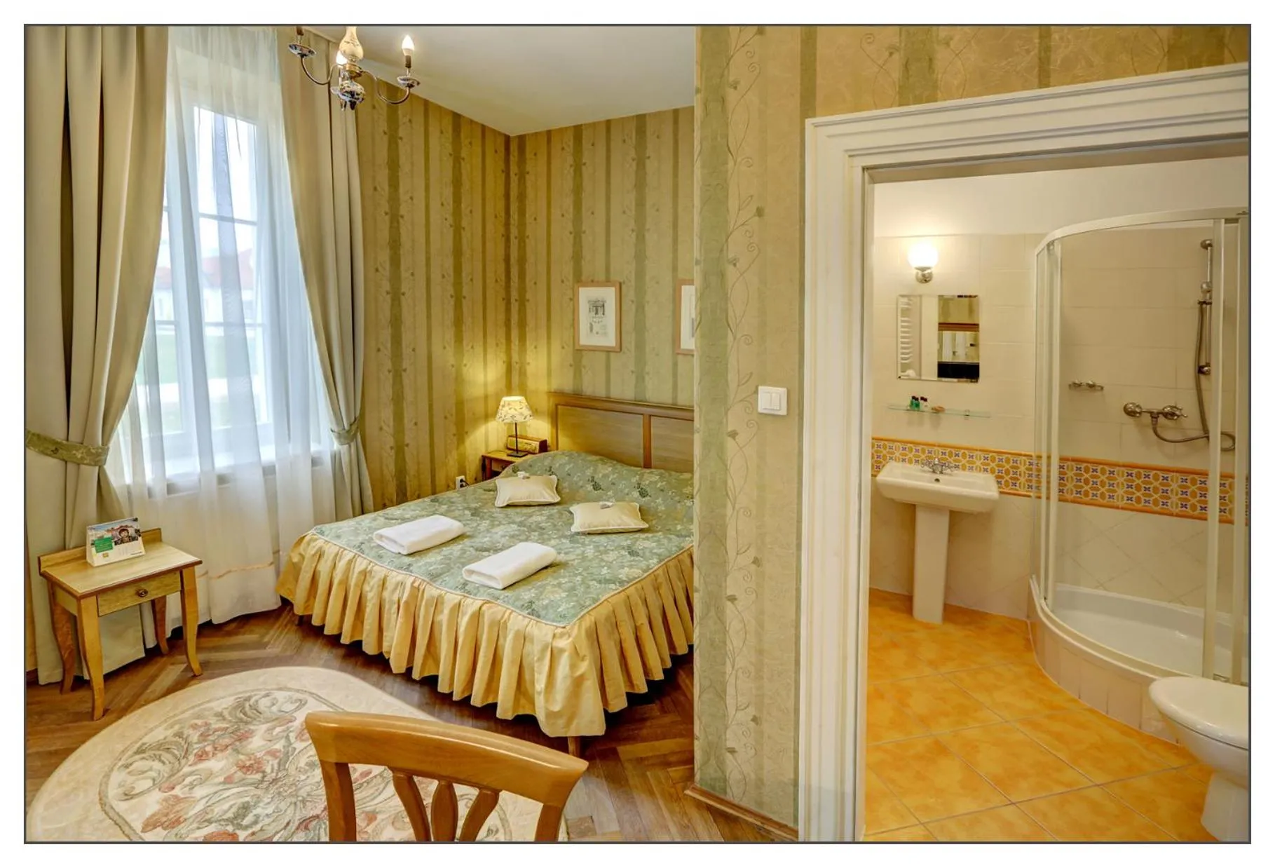 Bed in Pałac Łochów