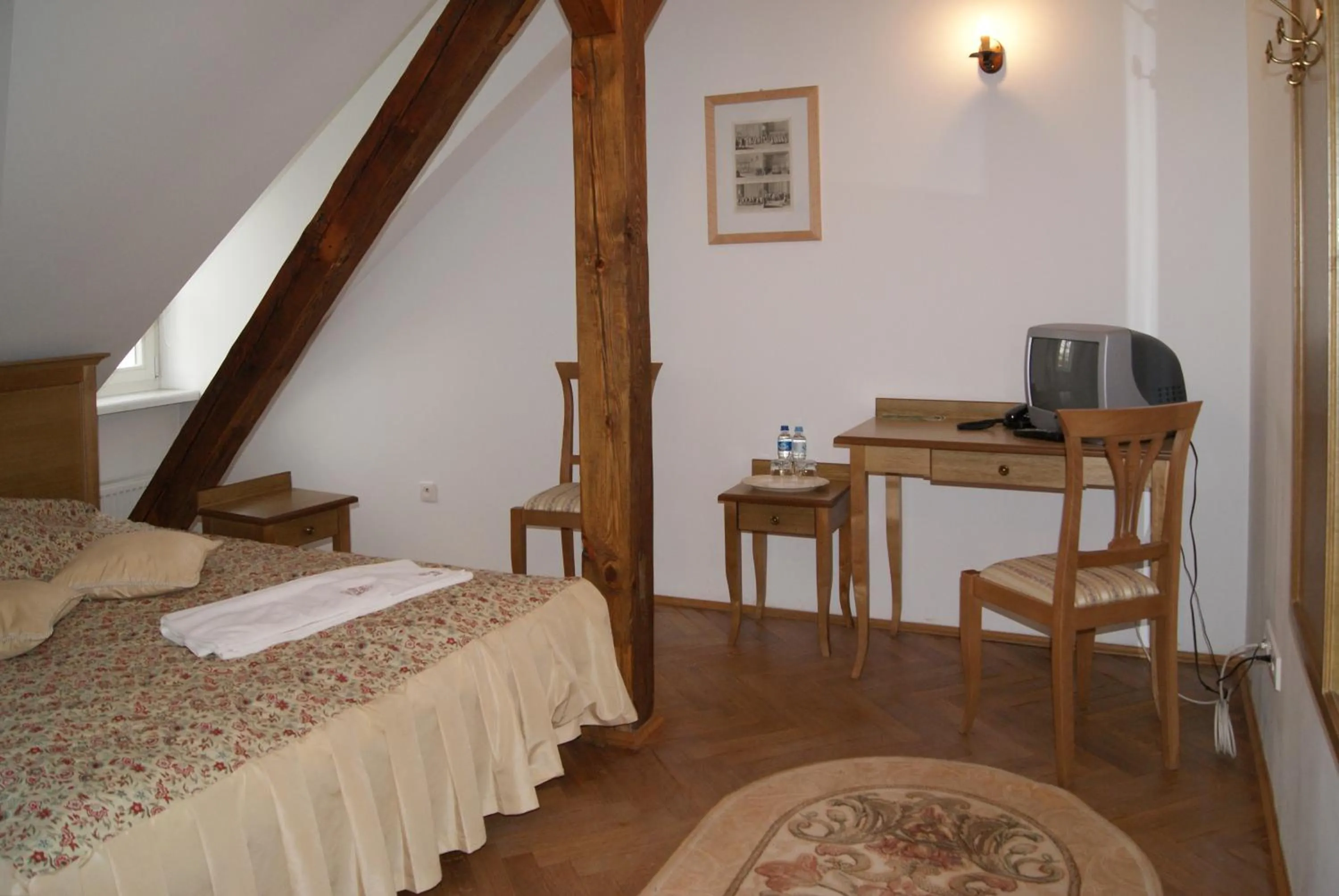 Bed in Pałac Łochów
