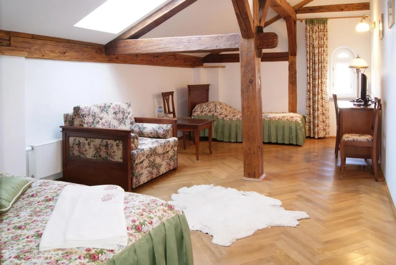 Bed in Pałac Łochów