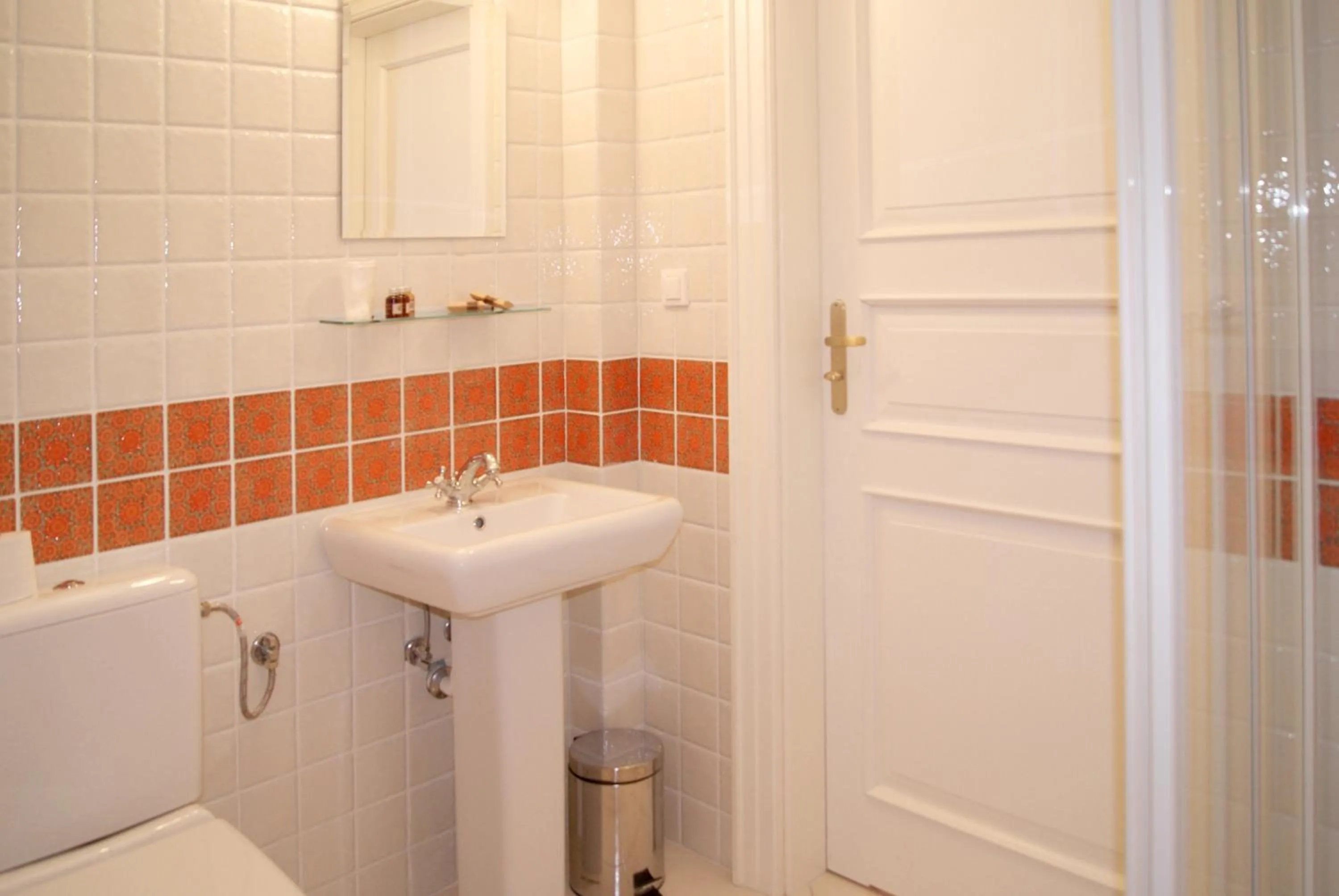 Toilet in Pałac Łochów