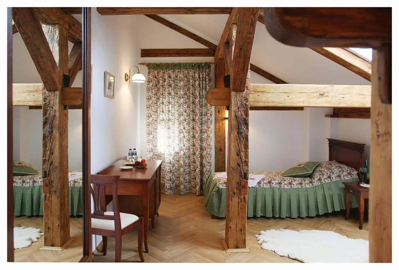 Bed in Pałac Łochów
