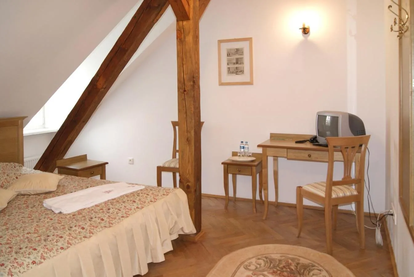 Bed in Pałac Łochów