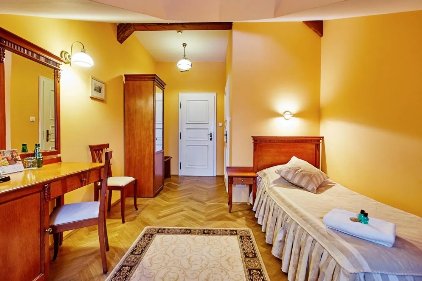 Bed in Pałac Łochów