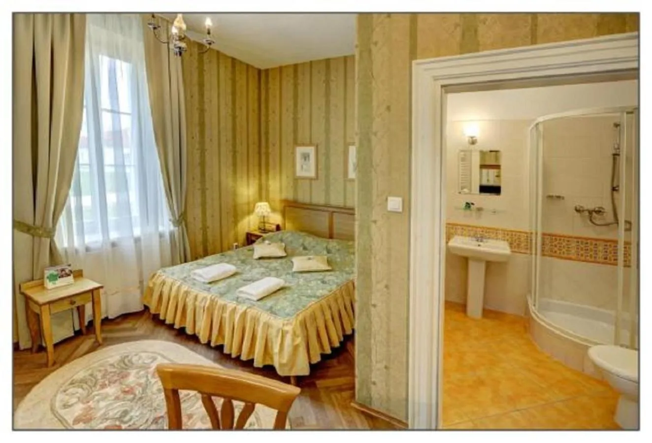 Bed in Pałac Łochów