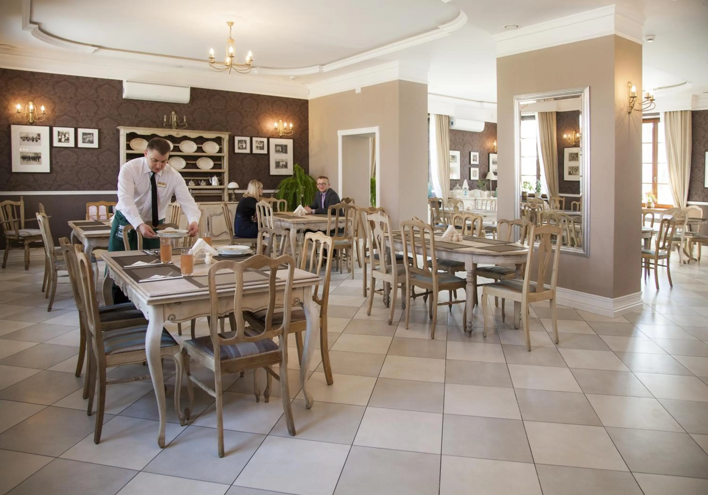 Restaurant/places to eat in Pałac Łochów
