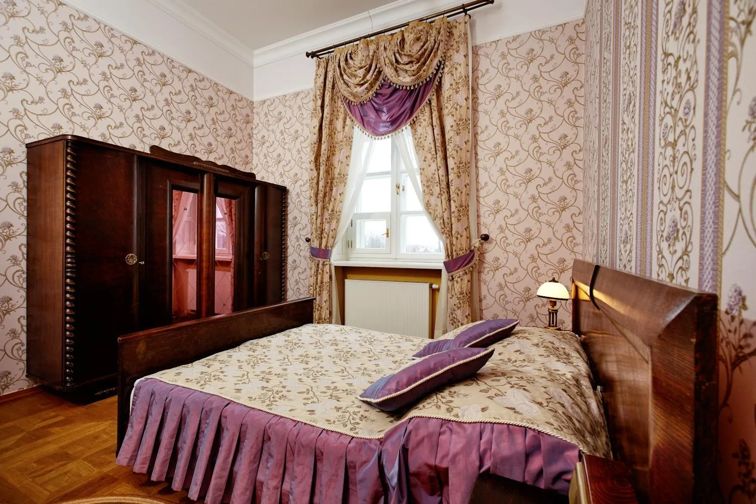 Bed in Pałac Łochów