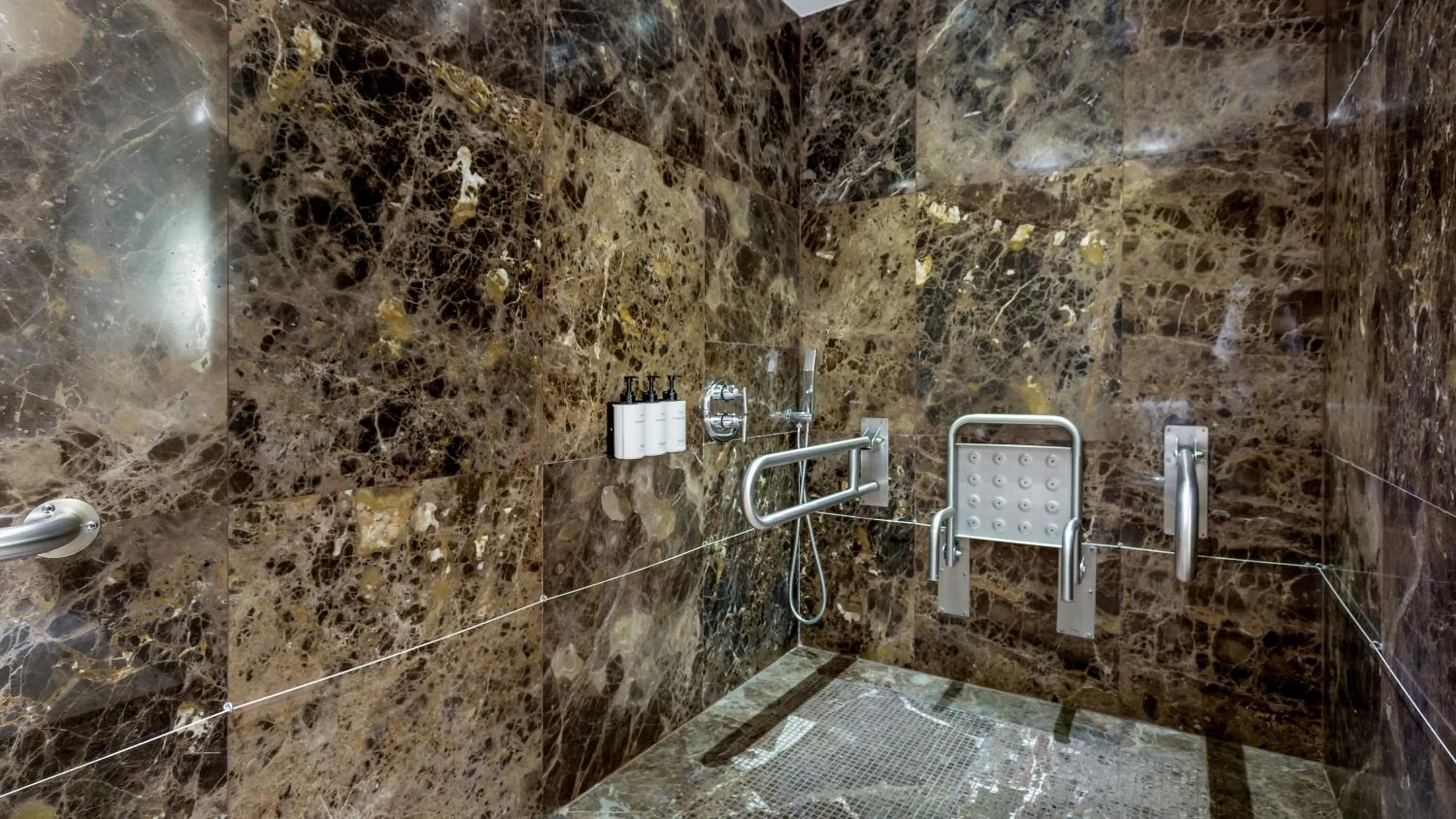 Shower in Conrad Algarve