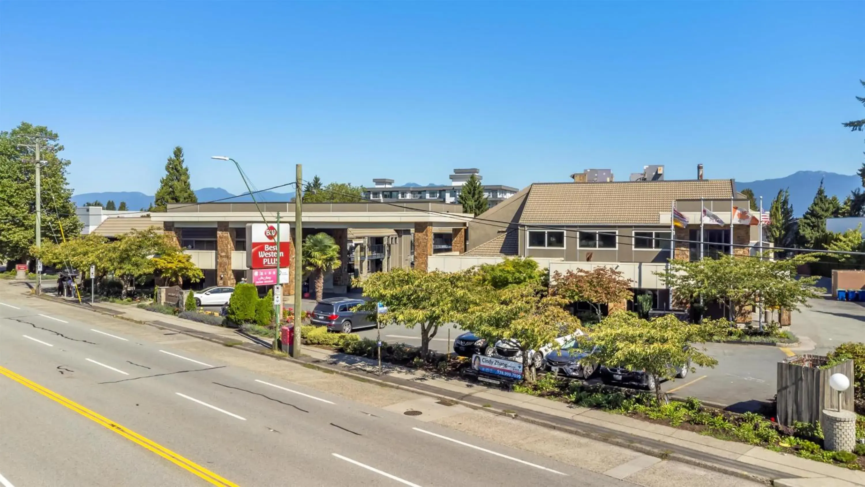 Property building in Best Western PLUS Burnaby Hotel Property building in Best Western PLUS Burnaby Hotel