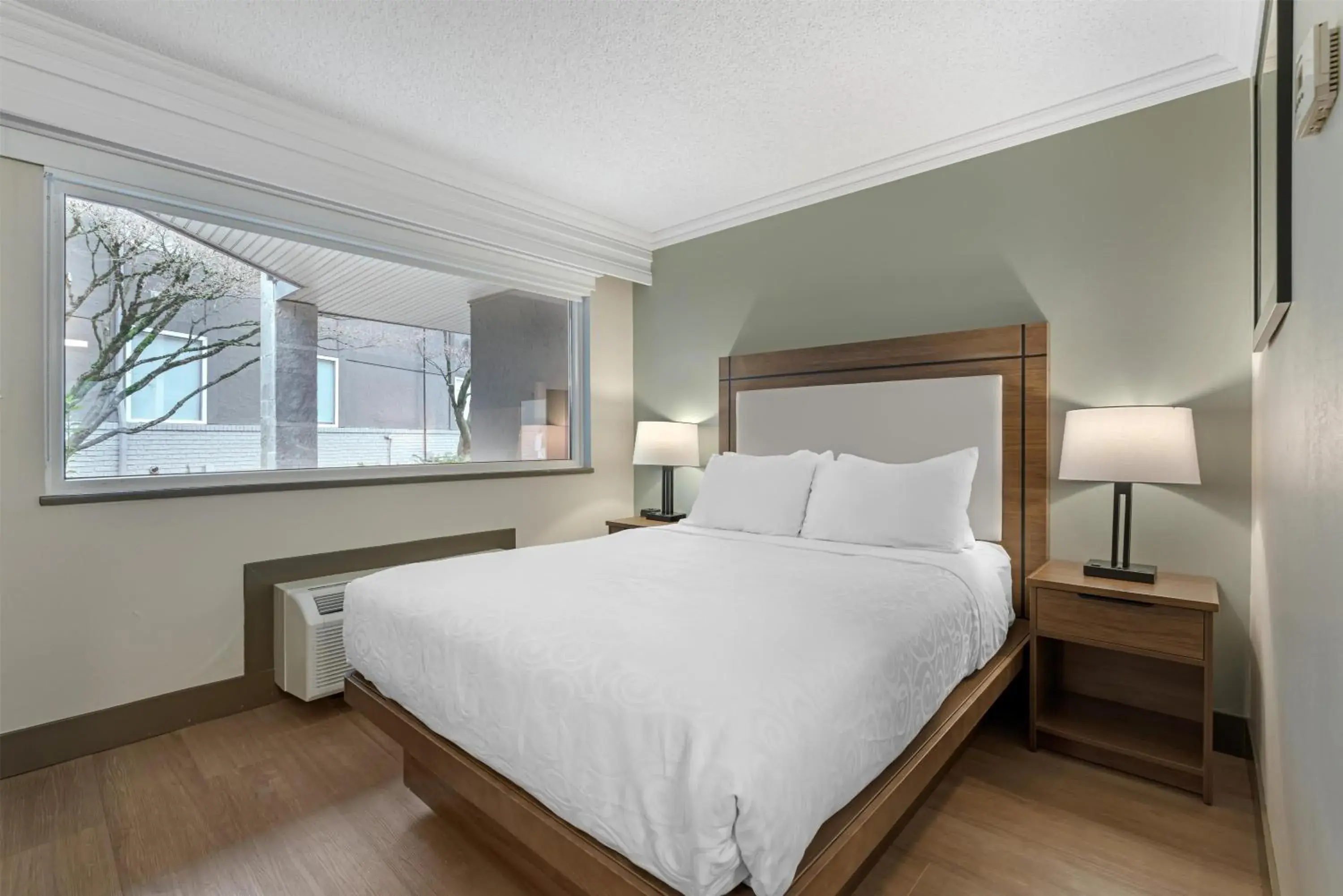 Bedroom, Bed in Best Western PLUS Burnaby Hotel Bedroom, Bed in Best Western PLUS Burnaby Hotel