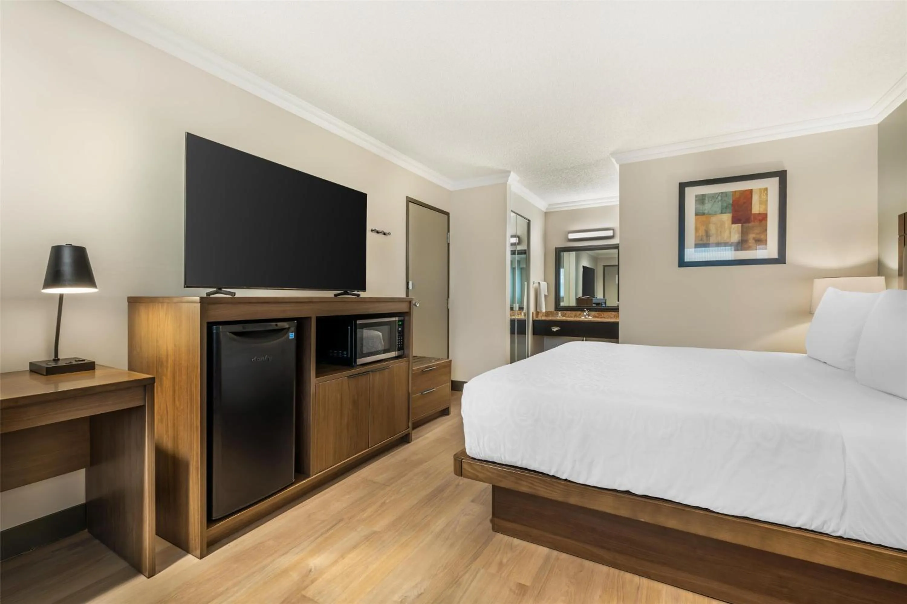 Bedroom, Bed in Best Western PLUS Burnaby Hotel