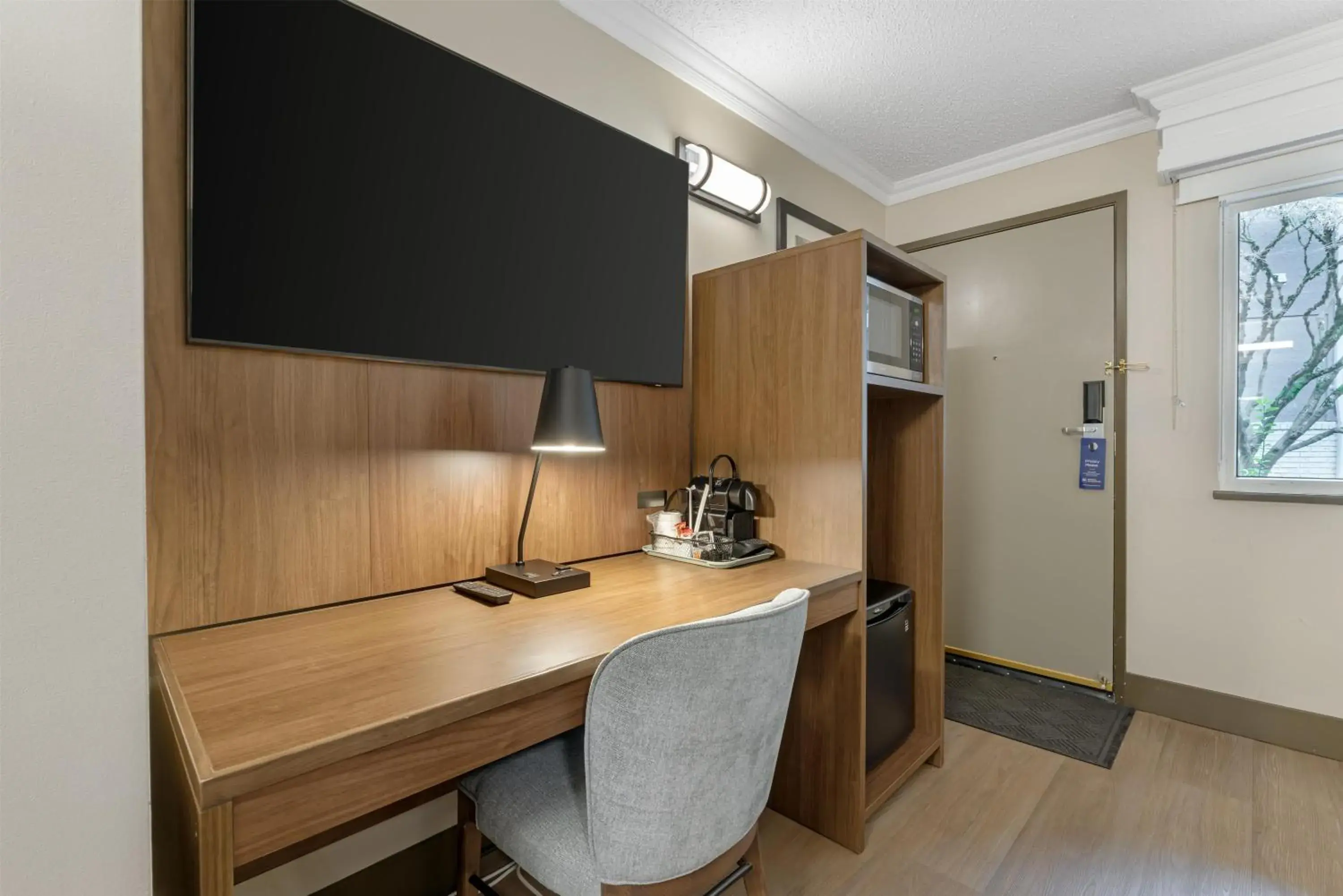 Bedroom in Best Western PLUS Burnaby Hotel Bedroom in Best Western PLUS Burnaby Hotel