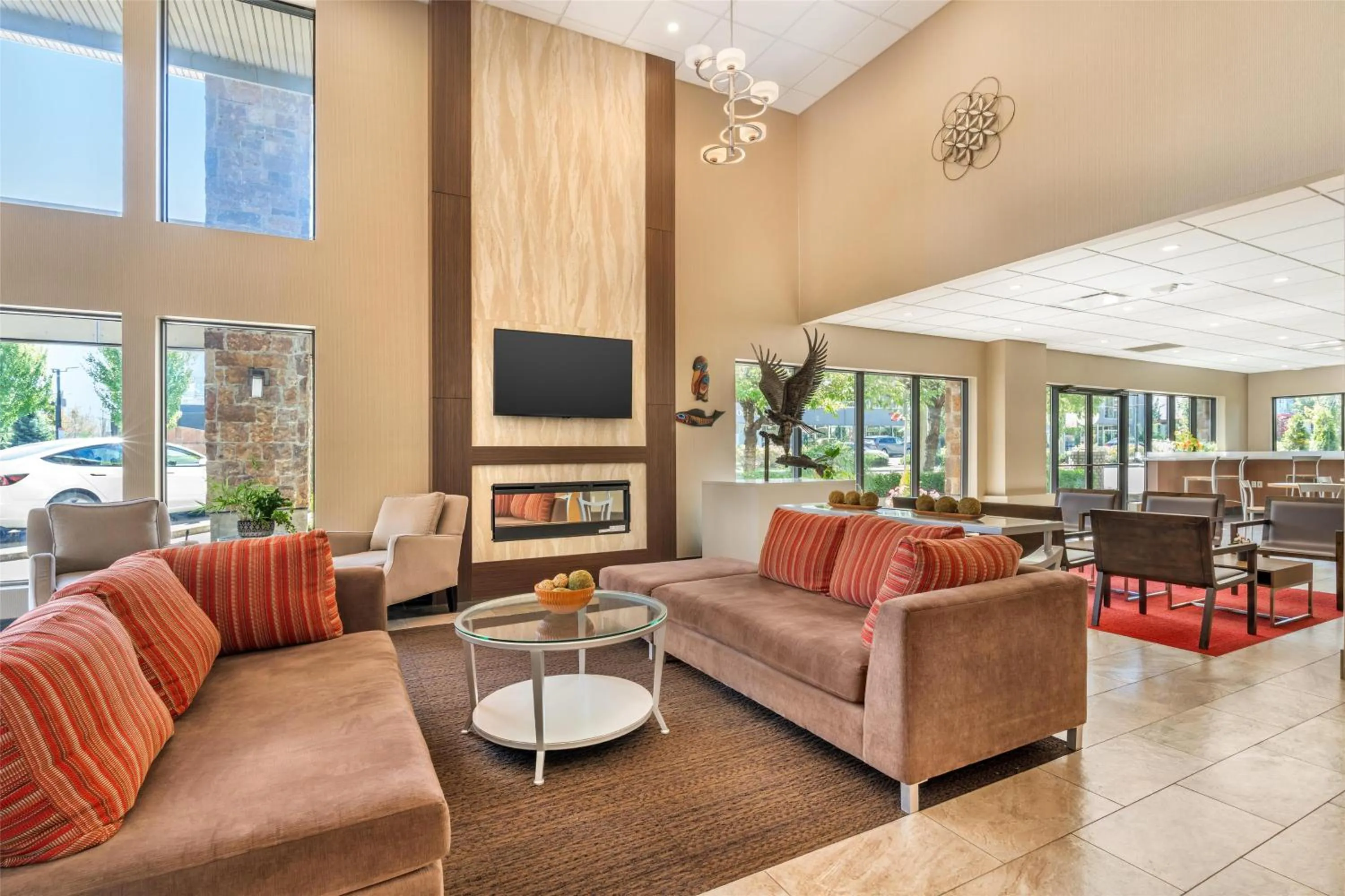 Lobby or reception in Best Western PLUS Burnaby Hotel