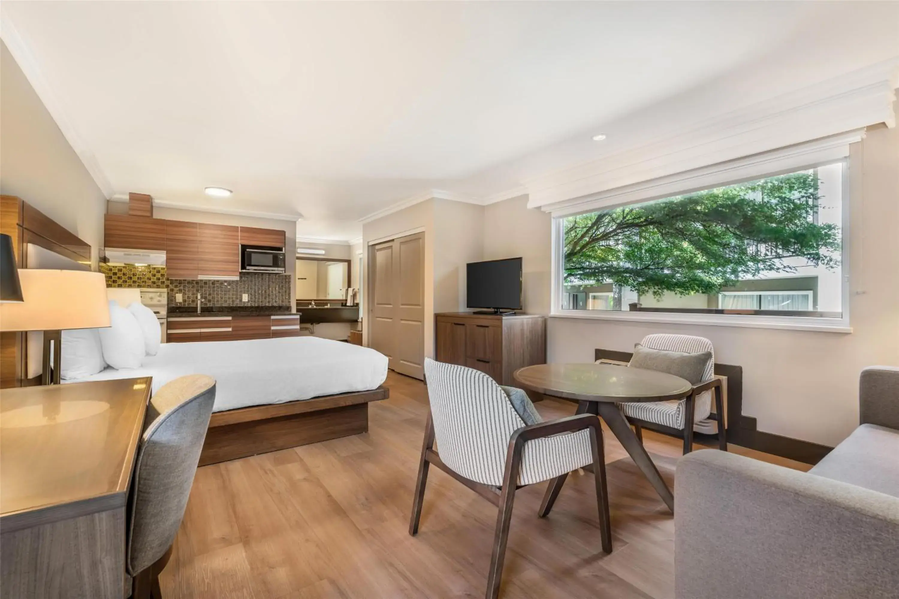 Bedroom, Bed in Best Western PLUS Burnaby Hotel Bedroom, Bed in Best Western PLUS Burnaby Hotel