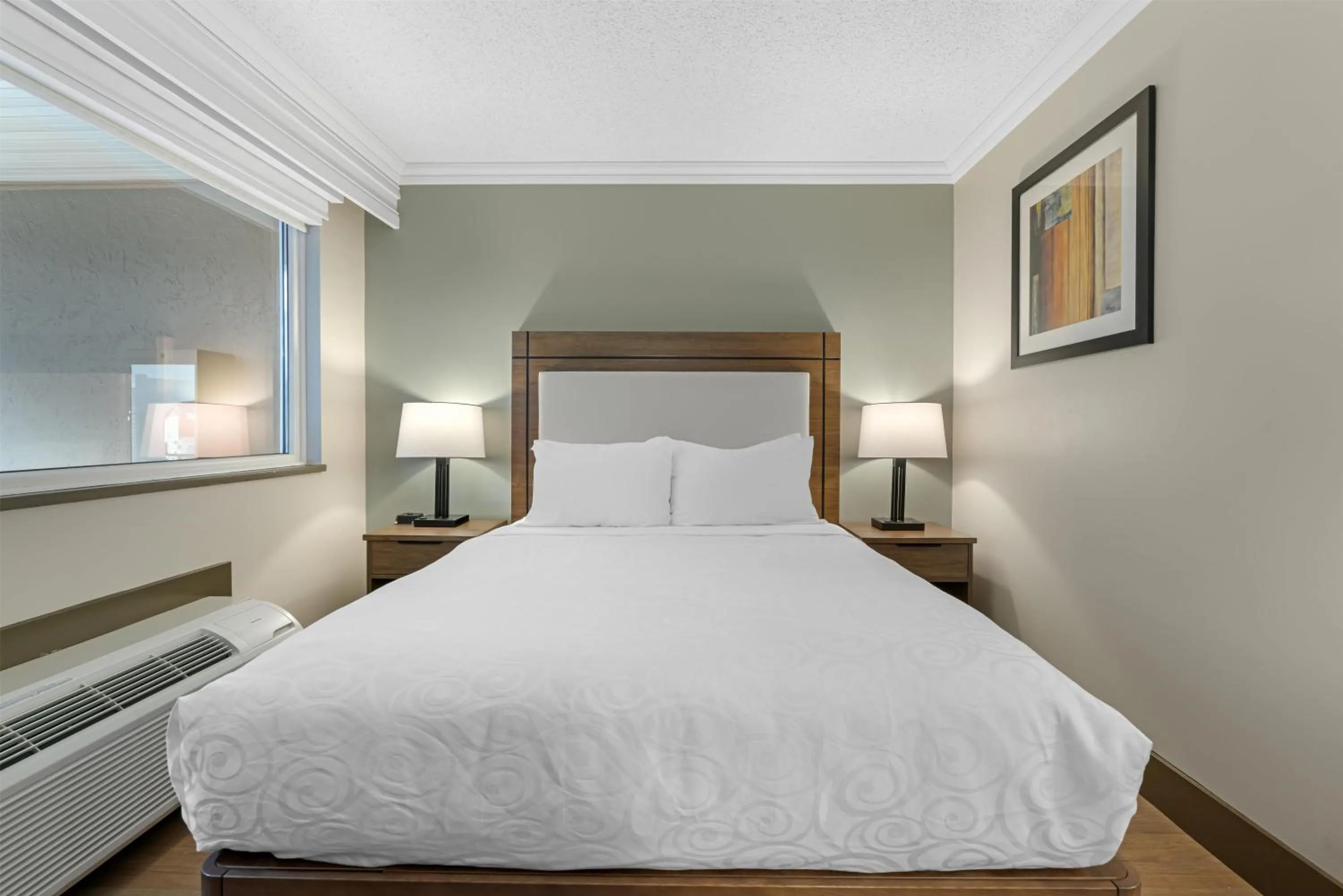 Bedroom, Bed in Best Western PLUS Burnaby Hotel