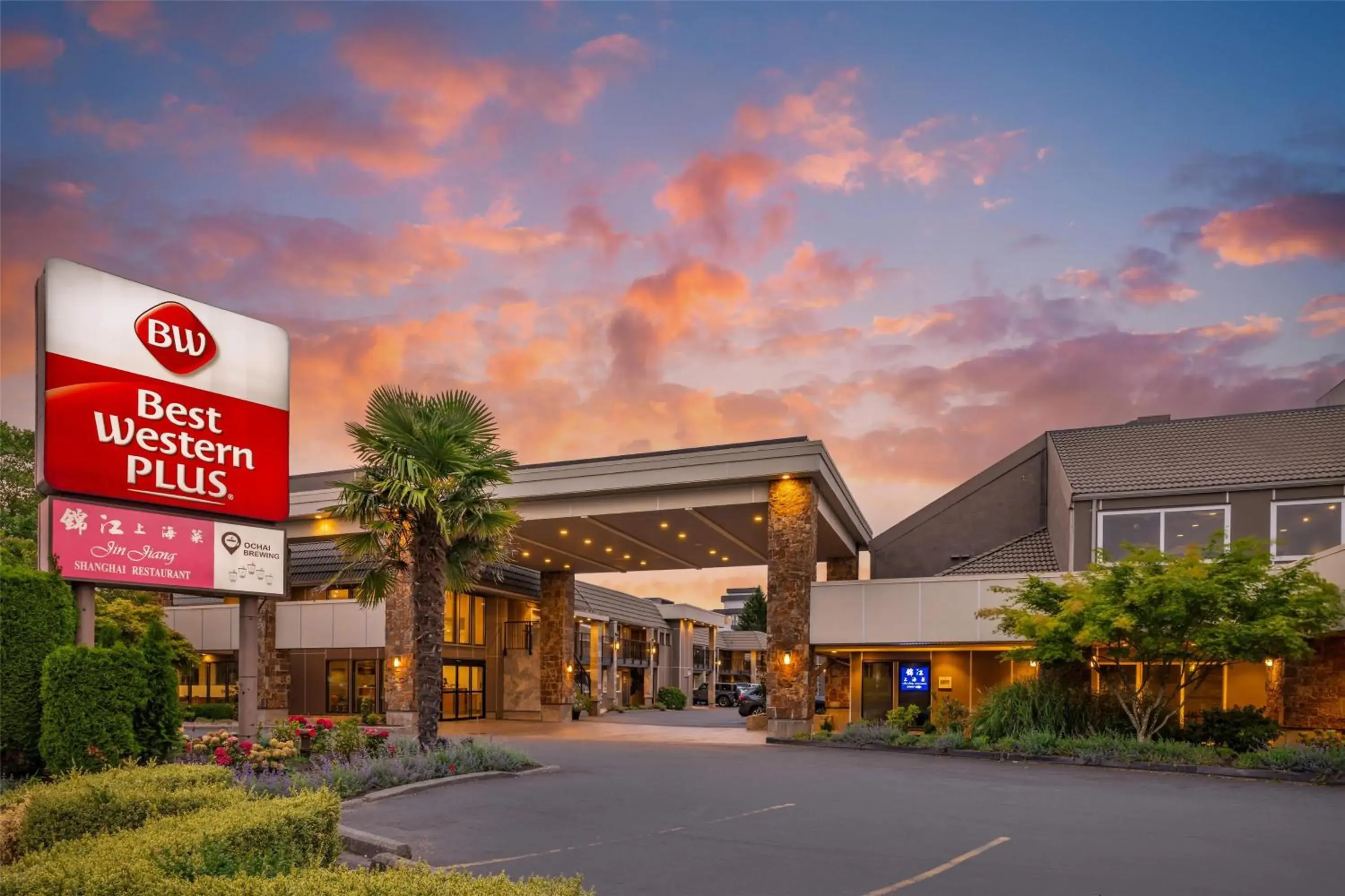 Property building in Best Western PLUS Burnaby Hotel Property building in Best Western PLUS Burnaby Hotel