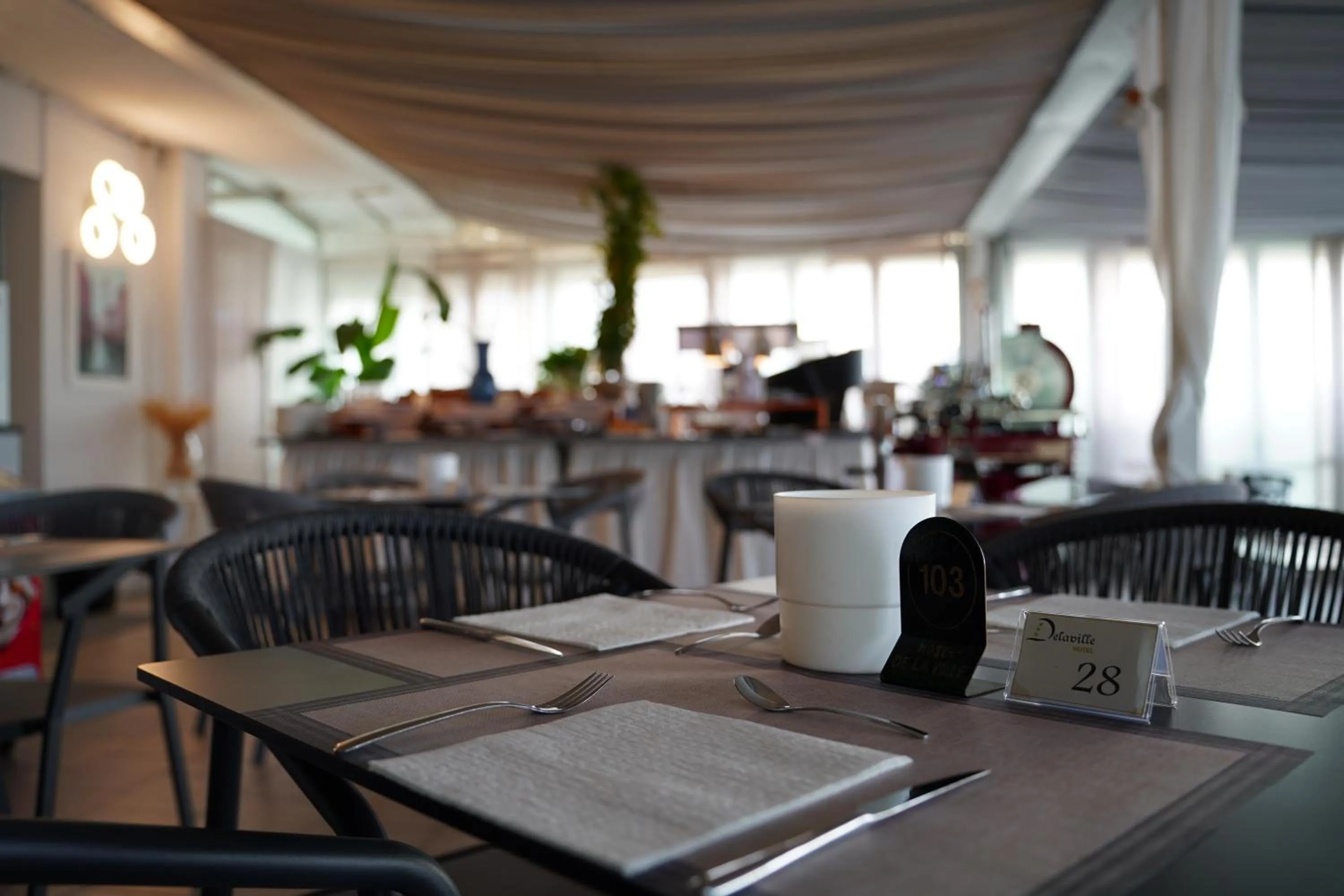 Restaurant/places to eat in Hotel Delaville Frontemare